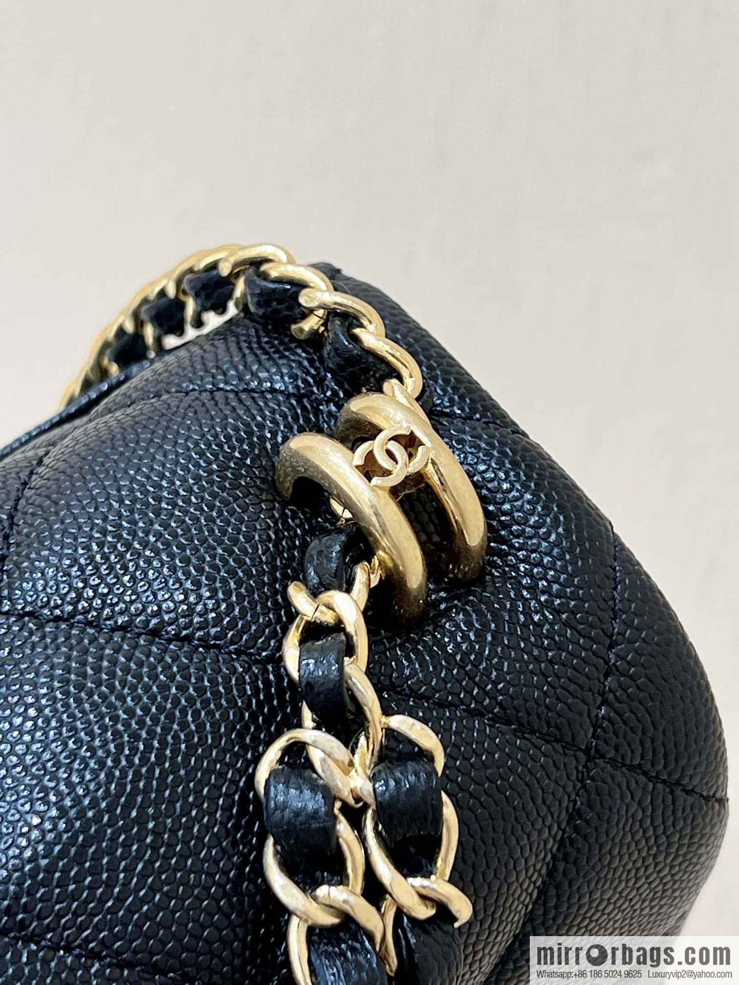 CHANEL 22k autumn and winter high-end ready-to-wear series, lychee leather square fat AS3580 black