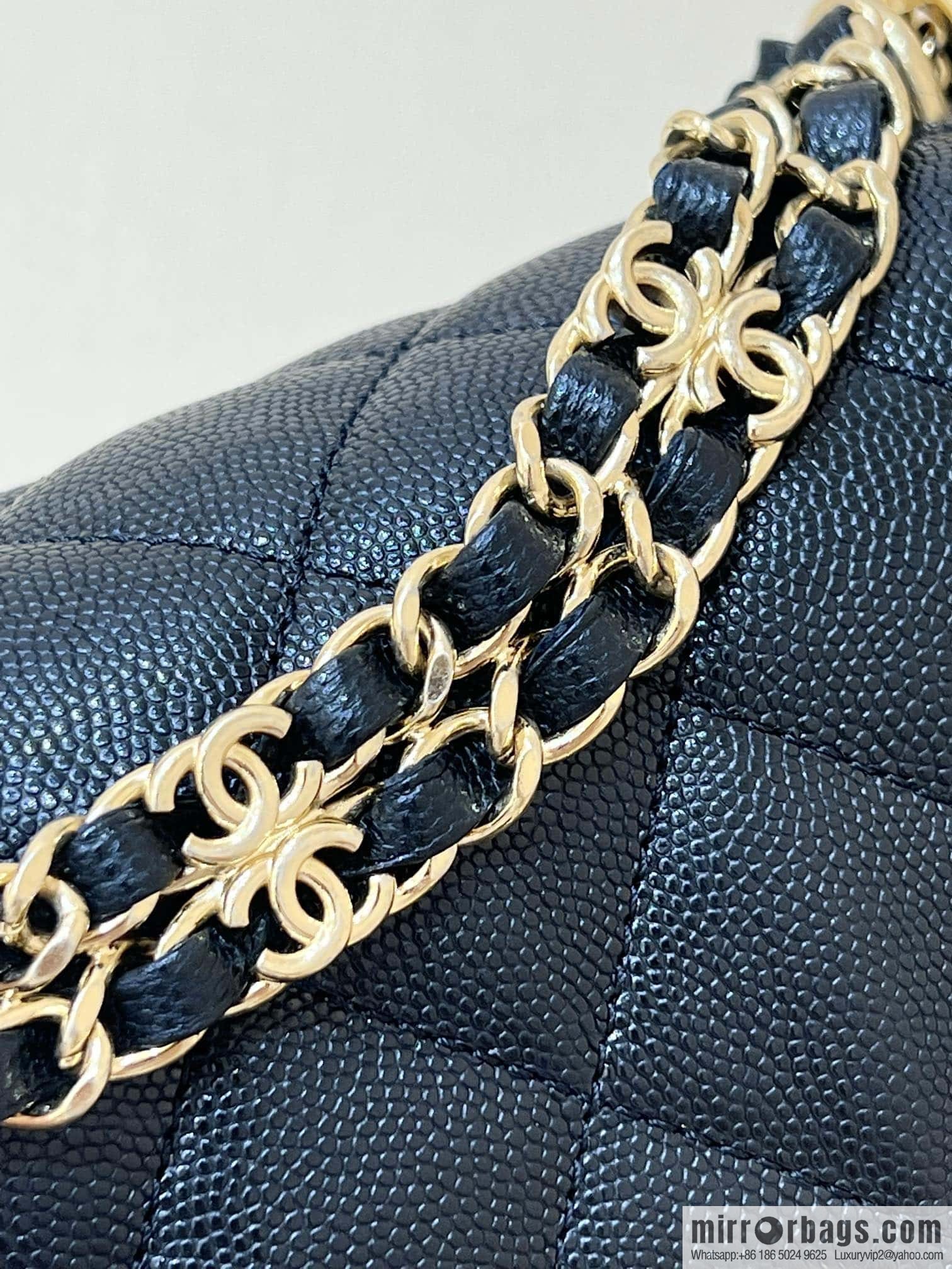 CHANEL 22k autumn and winter high-end ready-to-wear series, lychee leather square fat AS3580 black