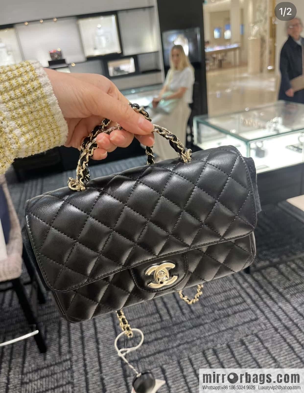 CHANEL 23A rhinestone handle cf medium black AS4141