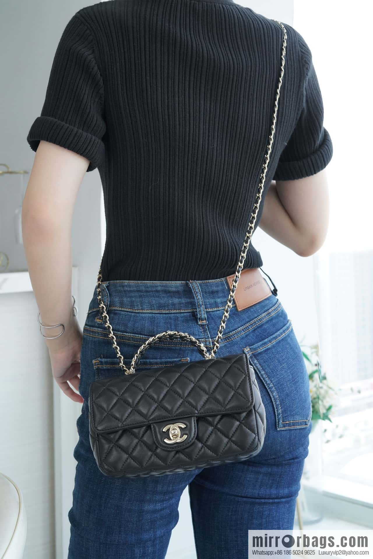 CHANEL 23A rhinestone handle cf medium black AS4141