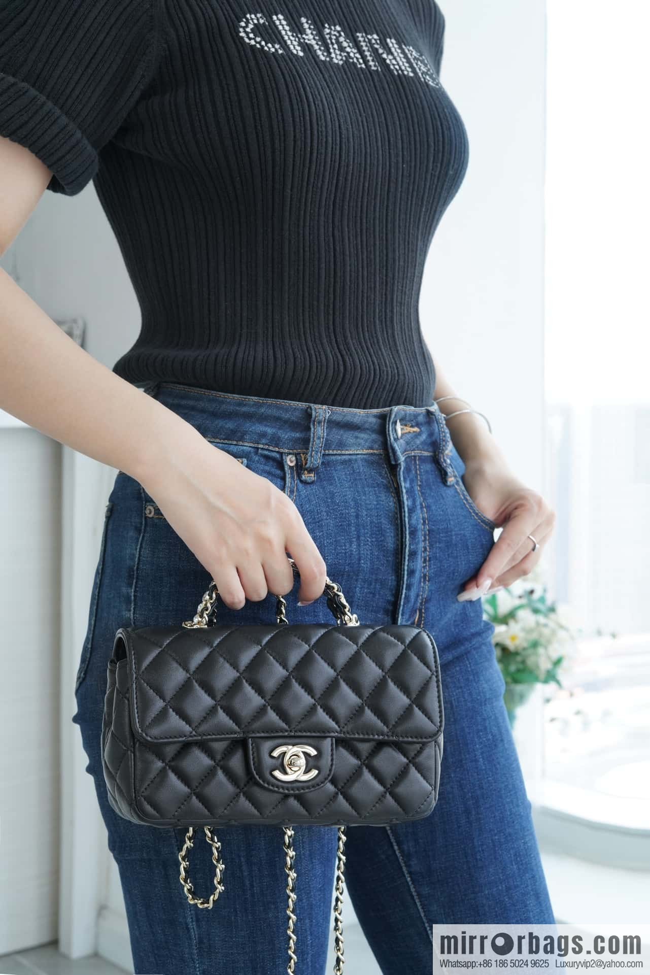 CHANEL 23A rhinestone handle cf medium black AS4141