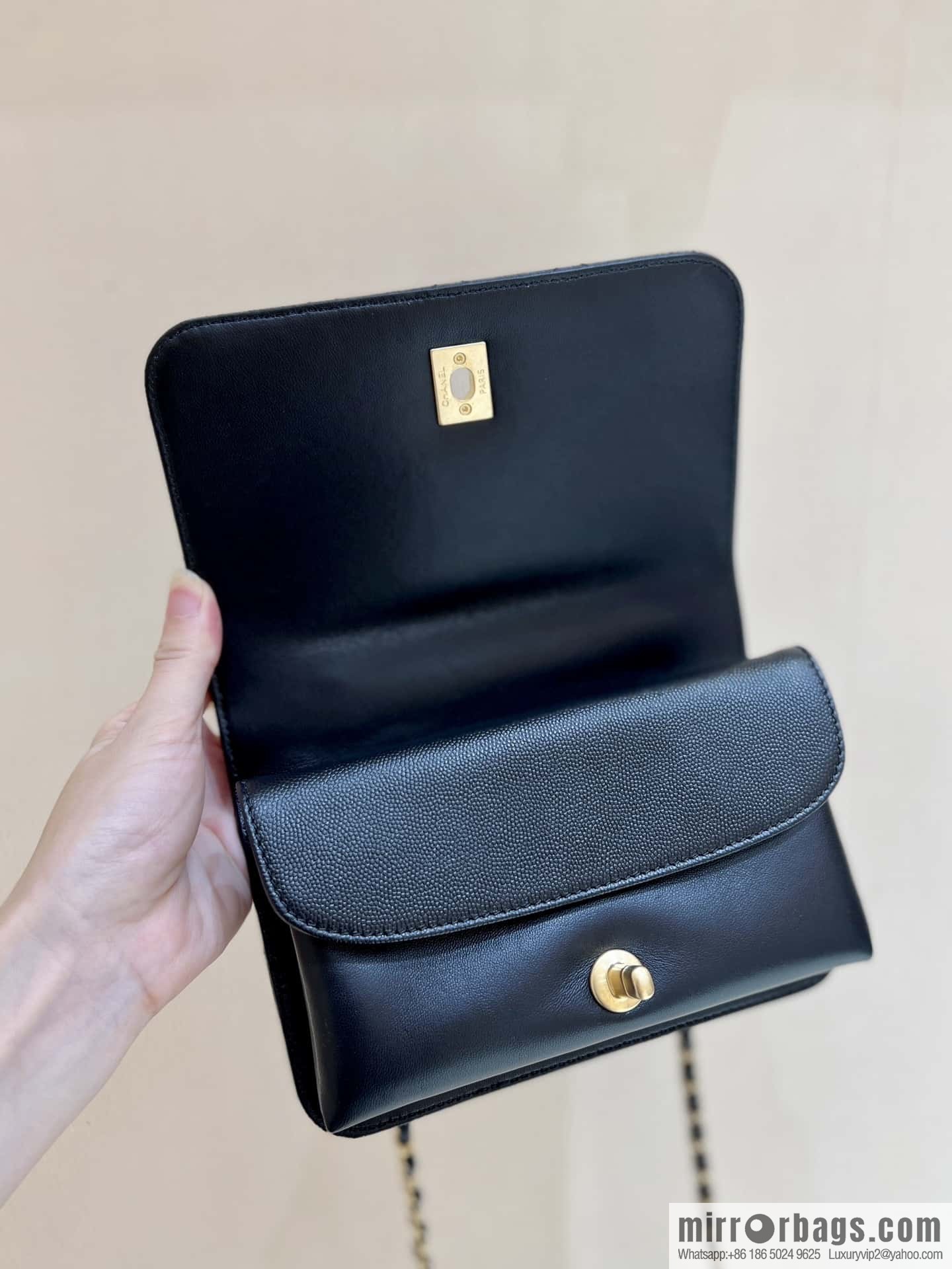 CHANEL 23B autumn and winter trailer series, hidden lychee leather organ bag AS4284