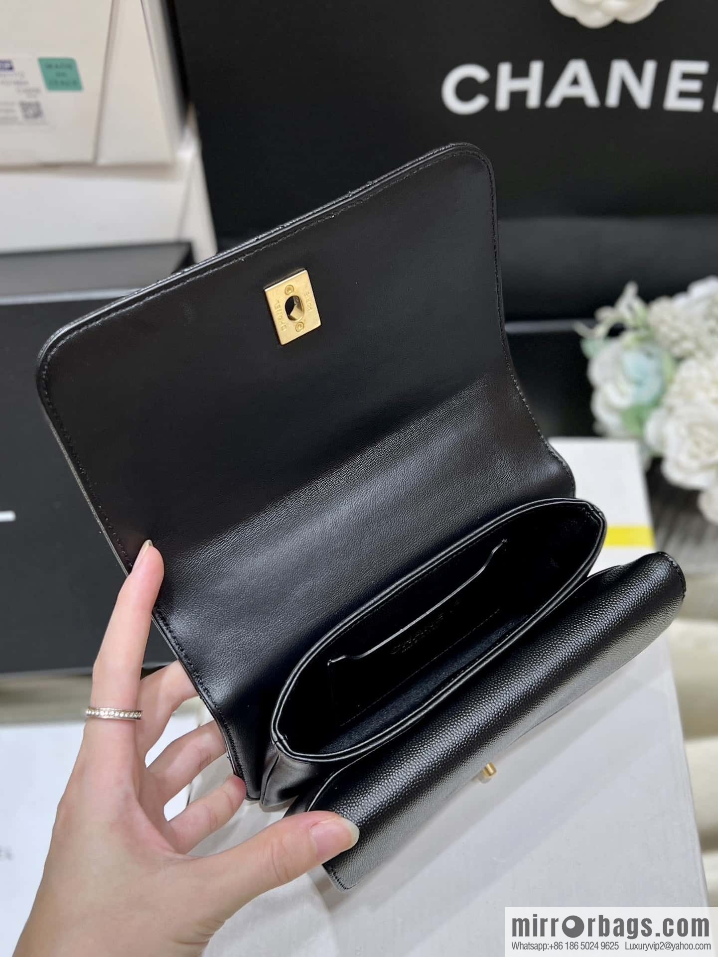 CHANEL 23B autumn and winter trailer series, hidden lychee leather organ bag AS4284