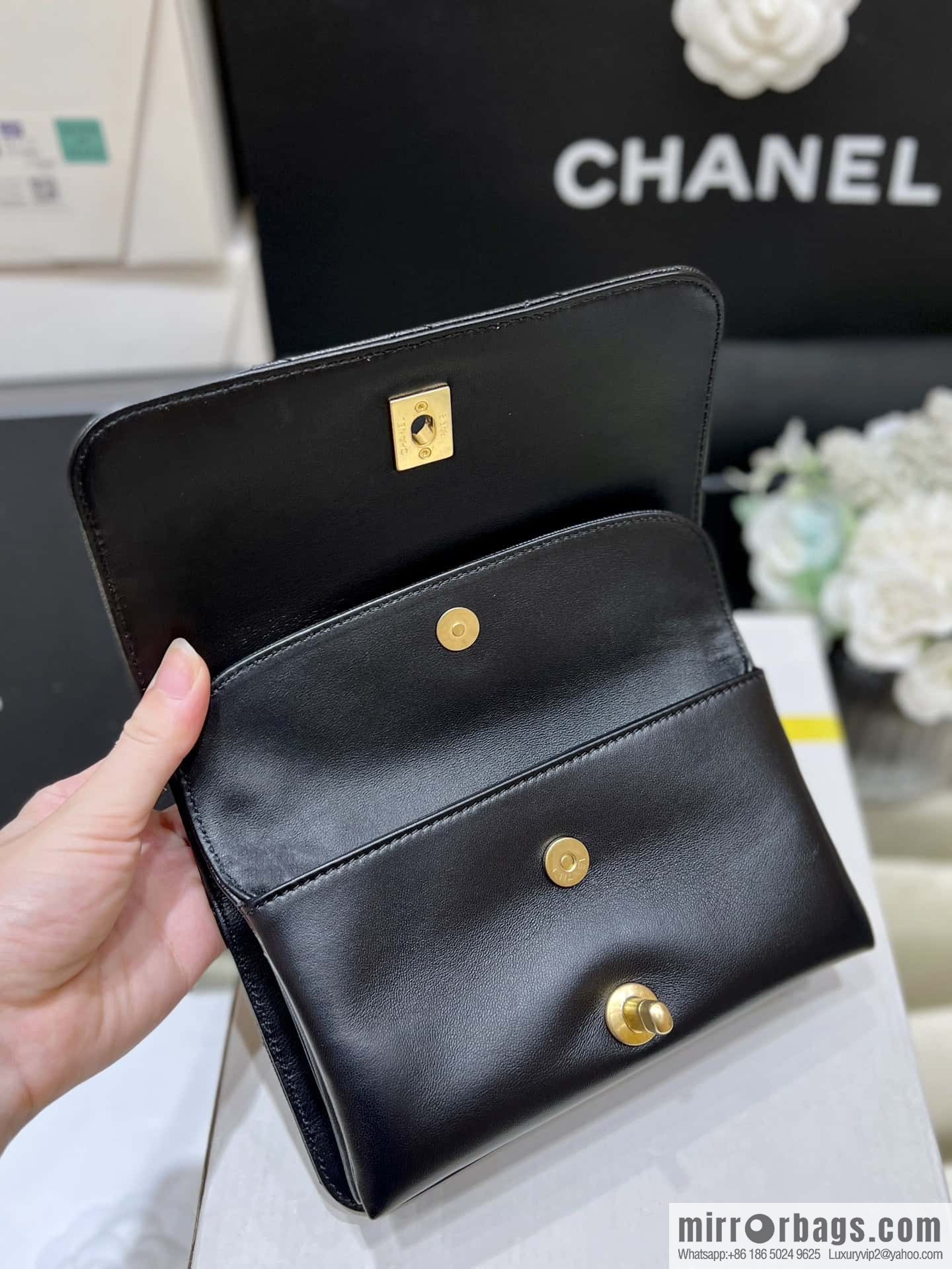CHANEL 23B autumn and winter trailer series, hidden lychee leather organ bag AS4284