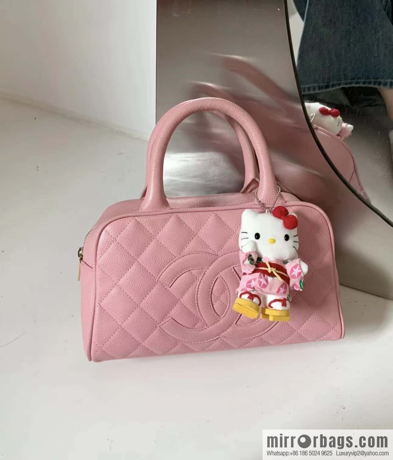 CHANEL CNNe same hot medieval bowling bag A20996 pink
