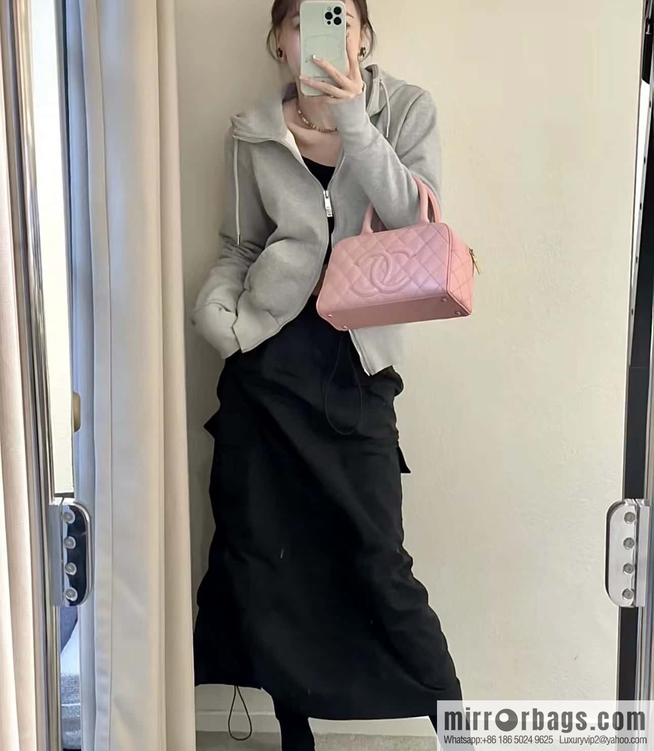 CHANEL CNNe same hot medieval bowling bag A20996 pink