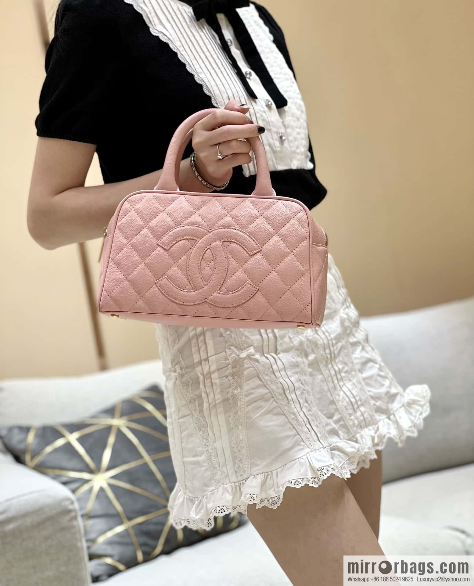 CHANEL CNNe same hot medieval bowling bag A20996 pink