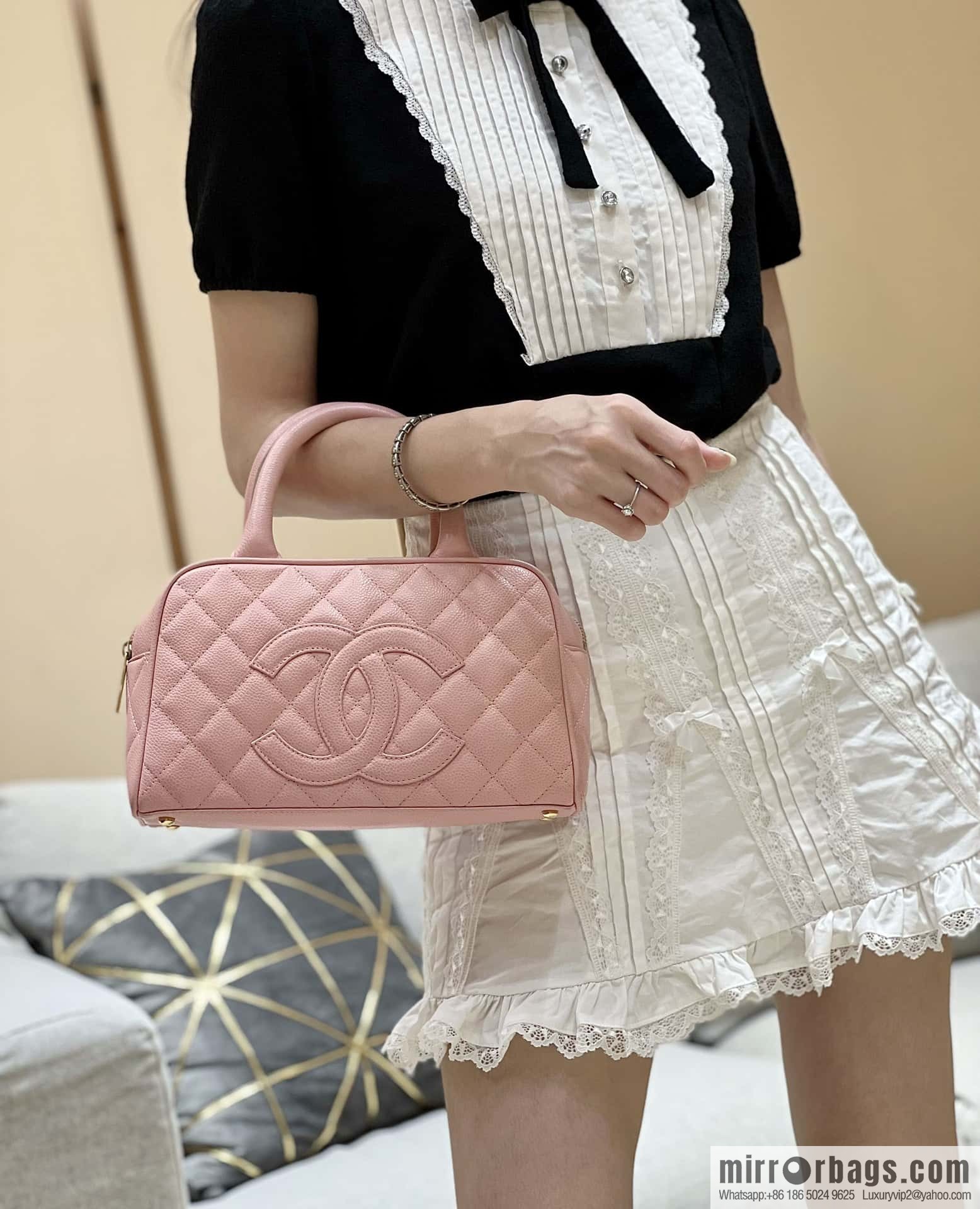 CHANEL CNNe same hot medieval bowling bag A20996 pink