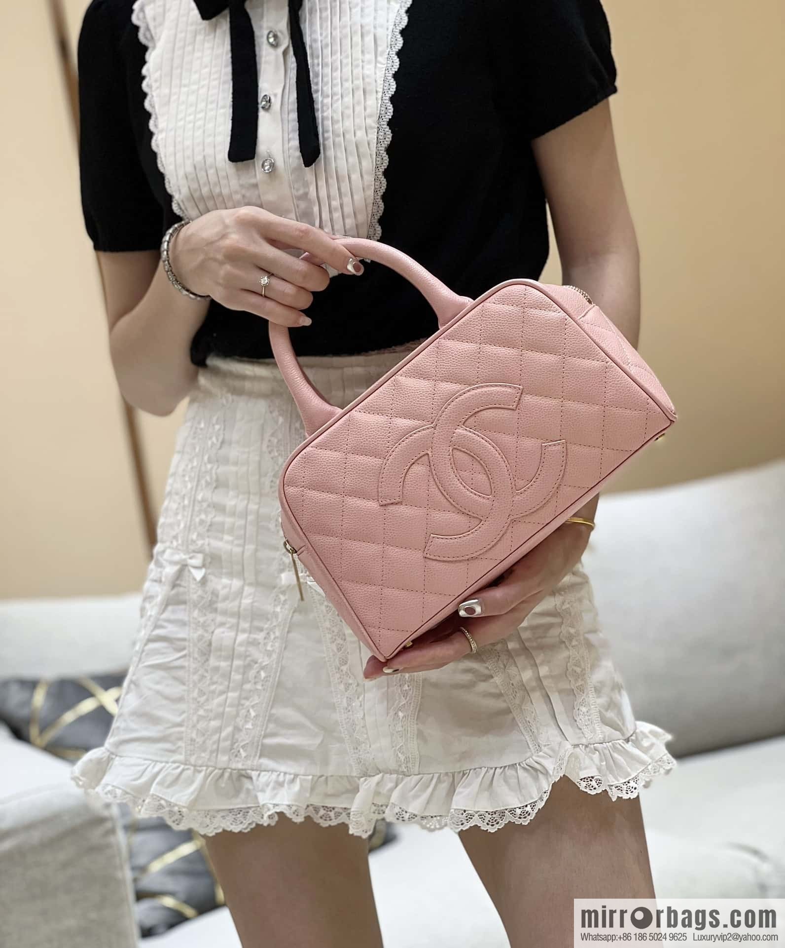 CHANEL CNNe same hot medieval bowling bag A20996 pink