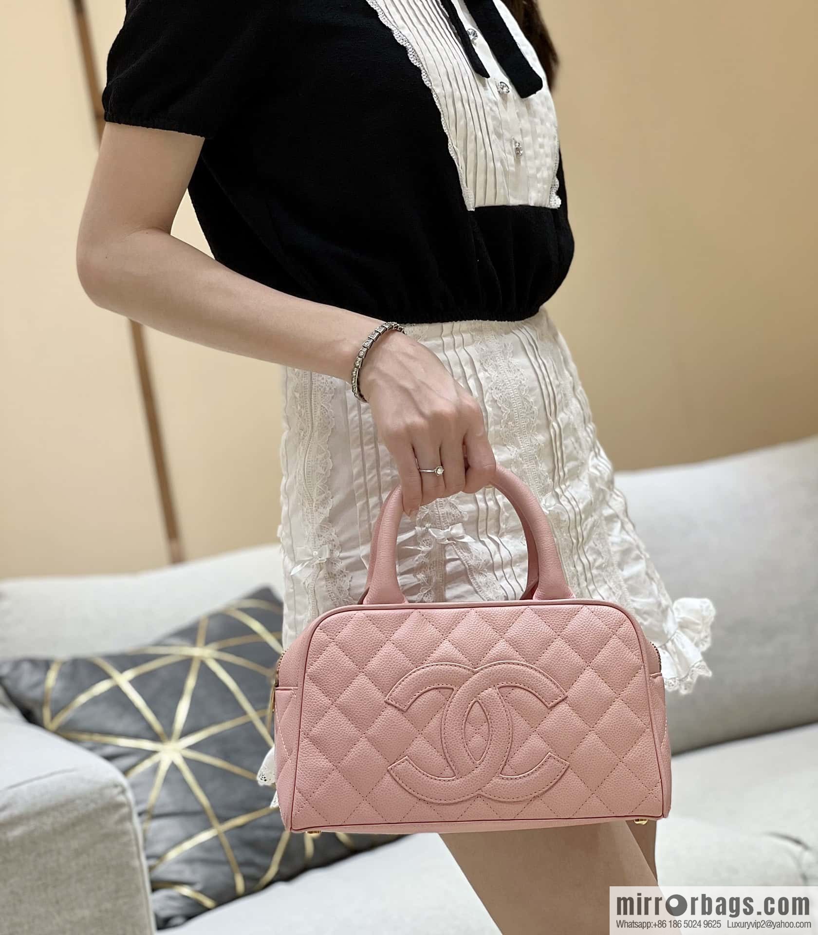 CHANEL CNNe same hot medieval bowling bag A20996 pink