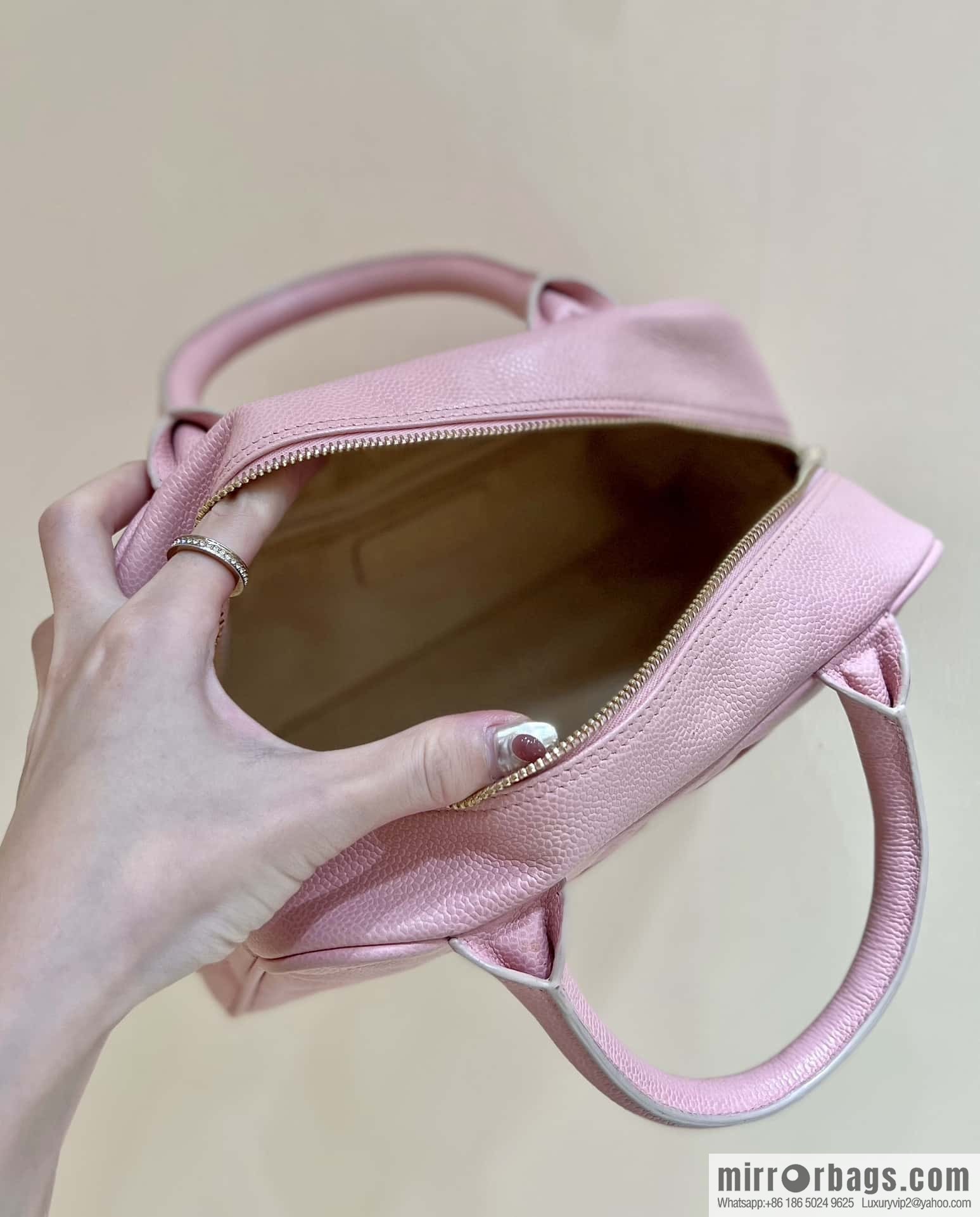 CHANEL CNNe same hot medieval bowling bag A20996 pink