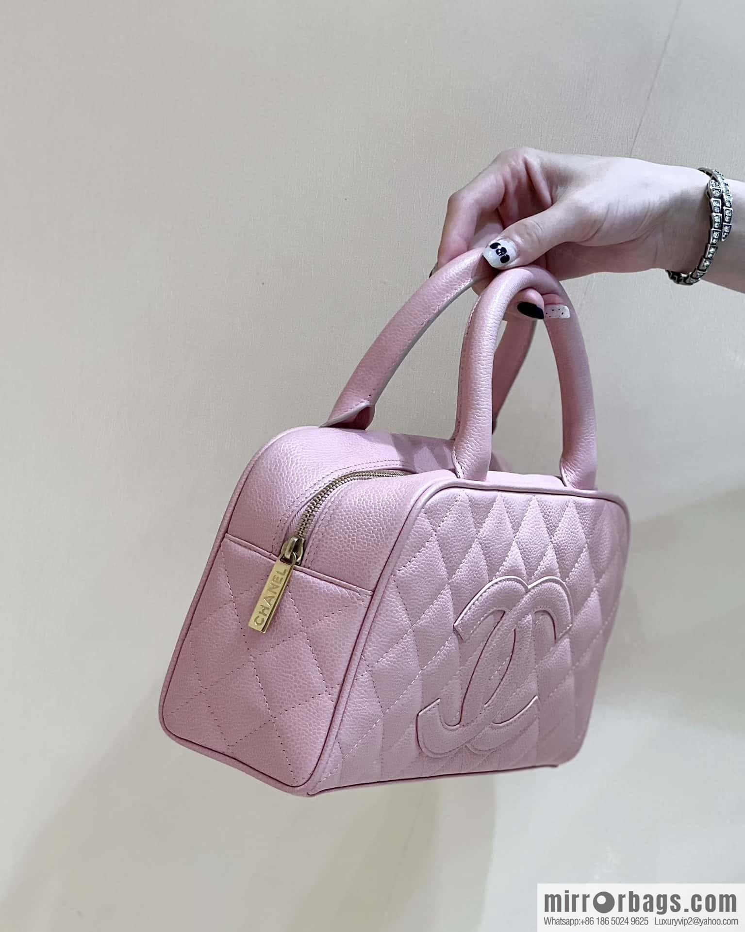 CHANEL CNNe same hot medieval bowling bag A20996 pink