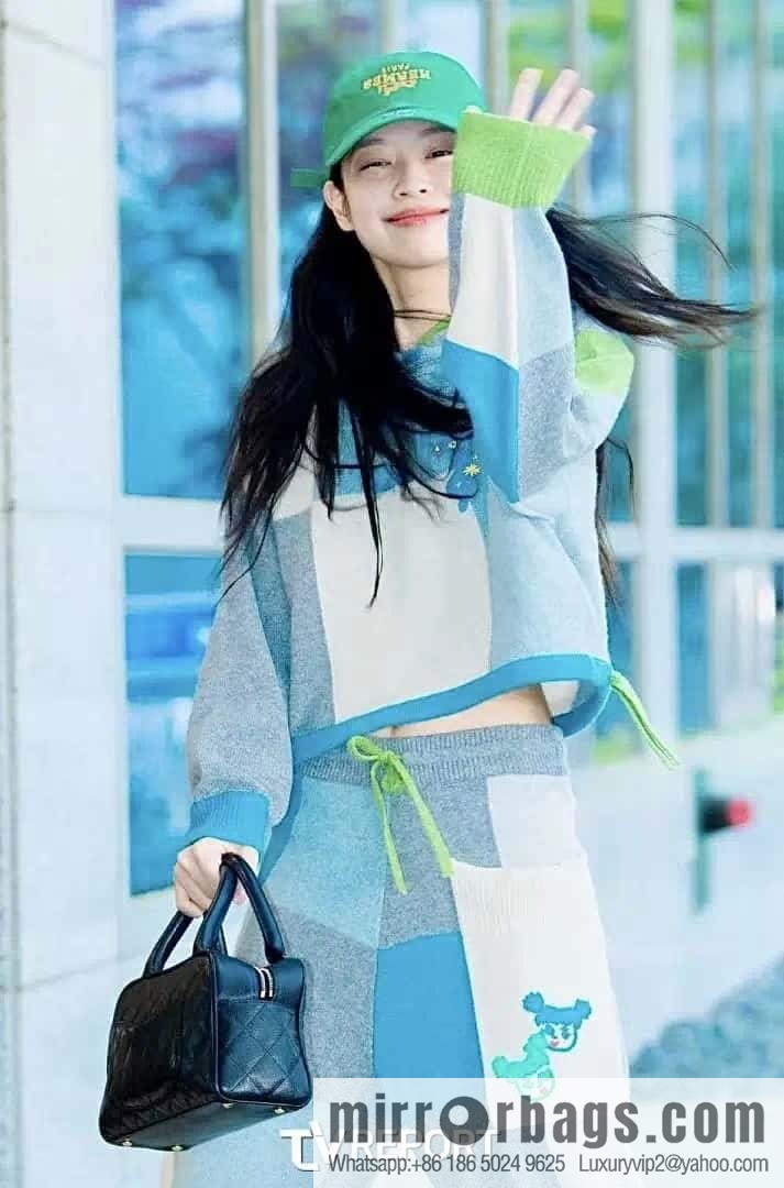 CHANEL CNNe same hot medieval bowling bag A20996 black