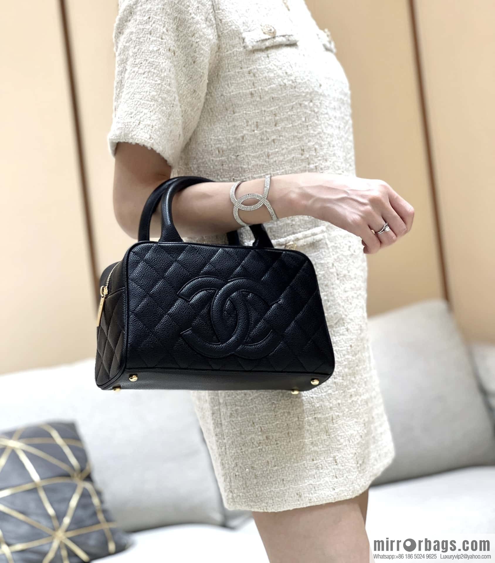 CHANEL CNNe same hot medieval bowling bag A20996 black