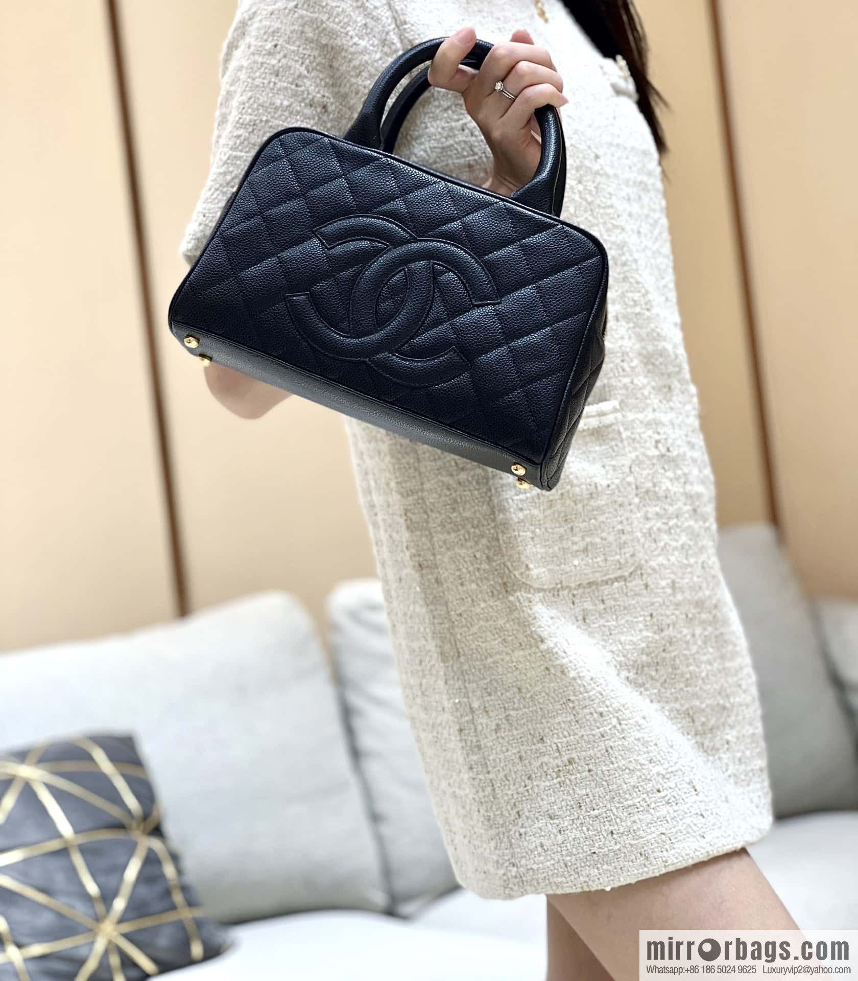 CHANEL CNNe same hot medieval bowling bag A20996 black