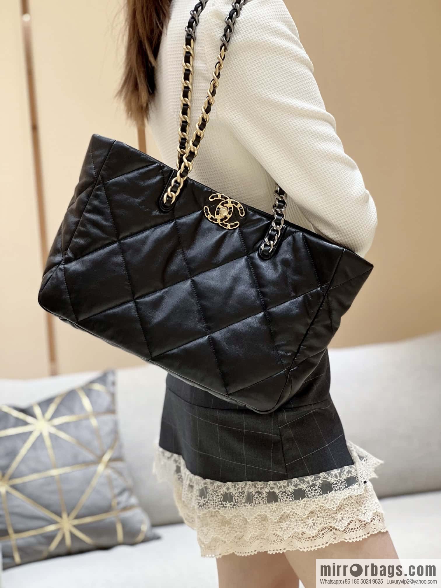 CHANEL 22k autumn and winter high-end ready-to-wear series shopping bag 19 horizontal shopping bag AS3660