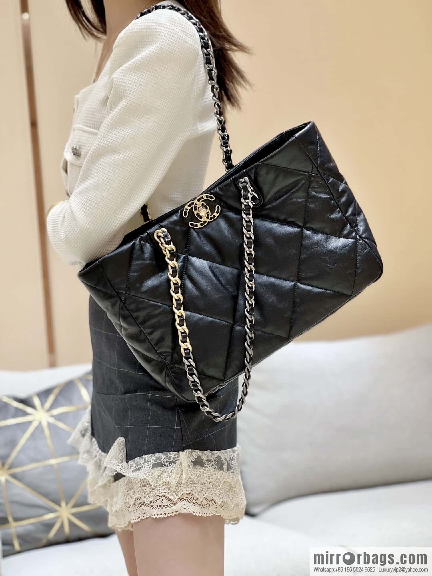 CHANEL 22k autumn and winter high-end ready-to-wear series shopping bag 19 horizontal shopping bag AS3660
