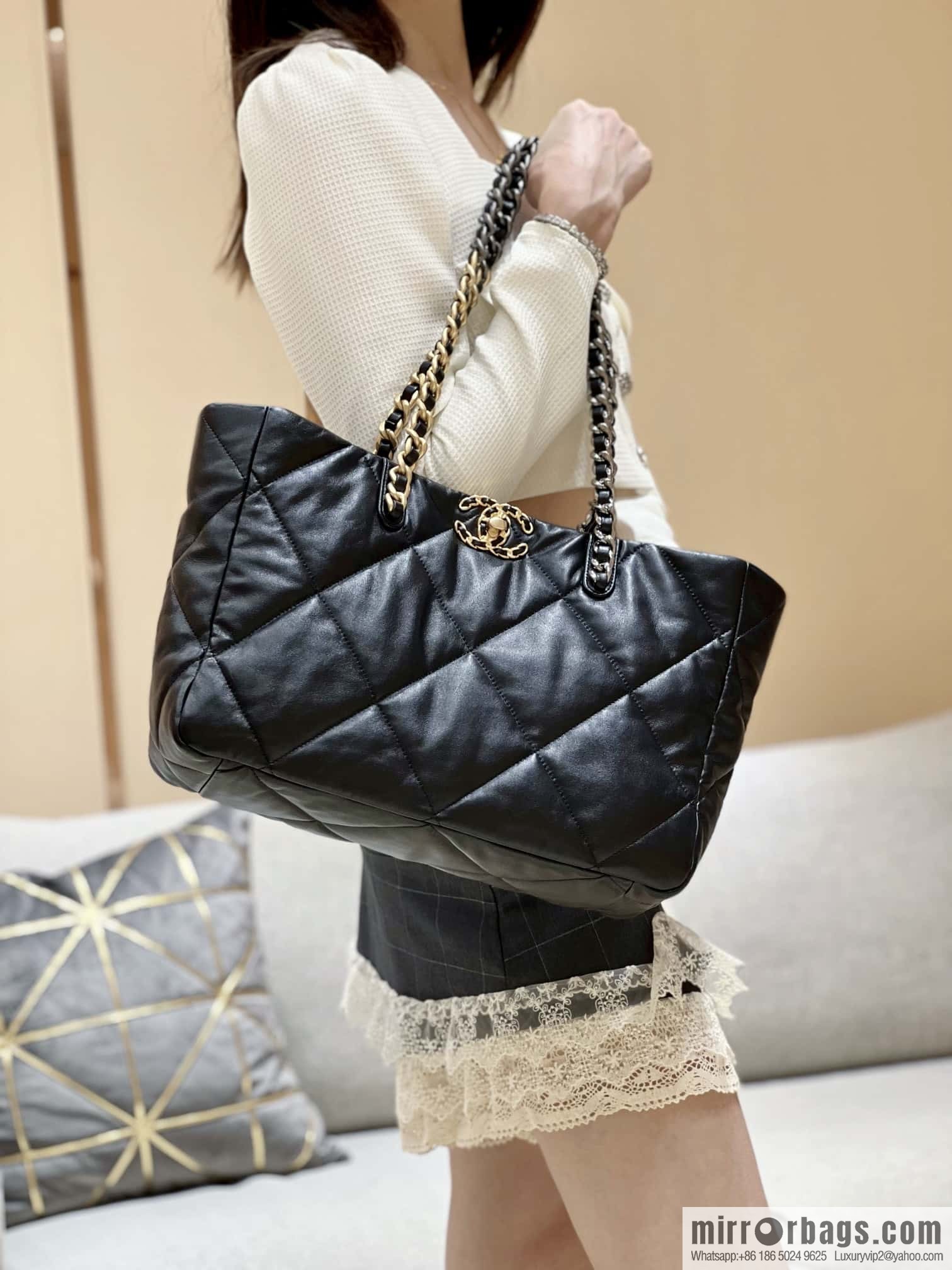 CHANEL 22k autumn and winter high-end ready-to-wear series shopping bag 19 horizontal shopping bag AS3660