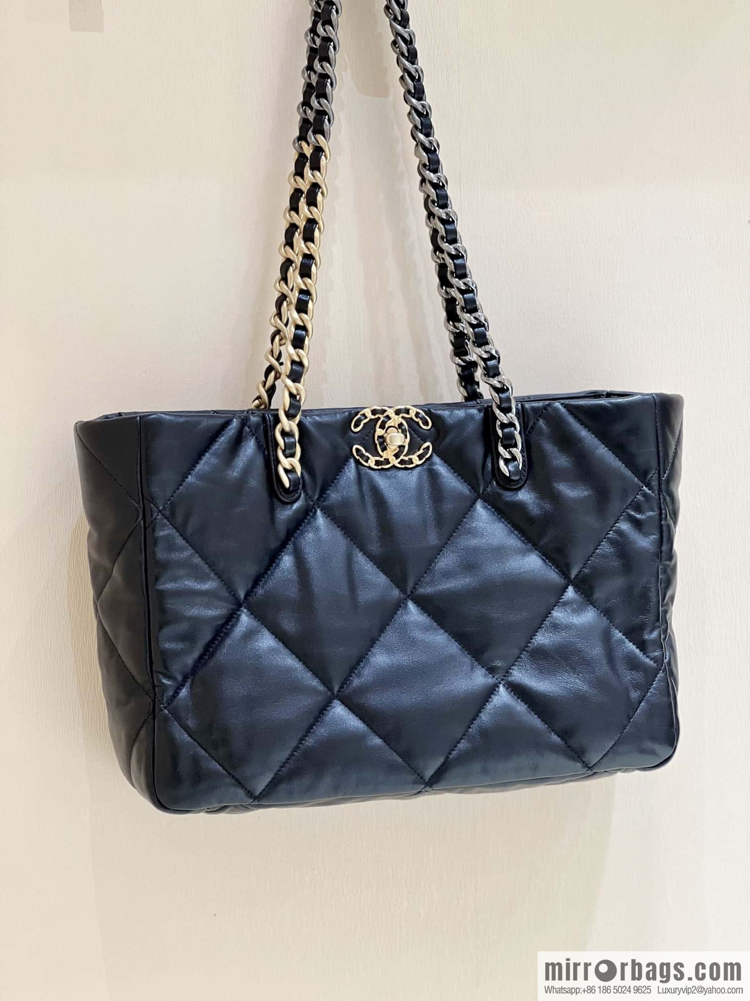 CHANEL 22k autumn and winter high-end ready-to-wear series shopping bag 19 horizontal shopping bag AS3660