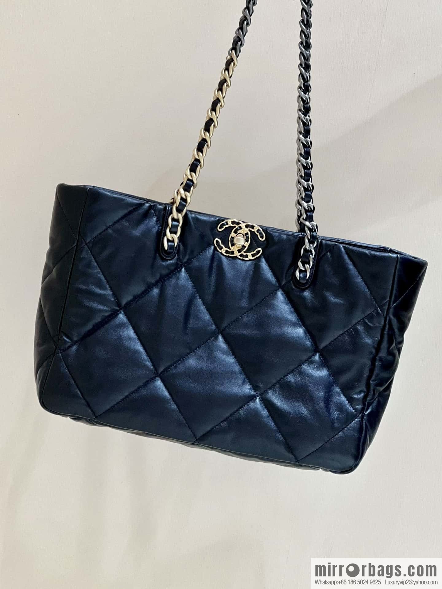 CHANEL 22k autumn and winter high-end ready-to-wear series shopping bag 19 horizontal shopping bag AS3660