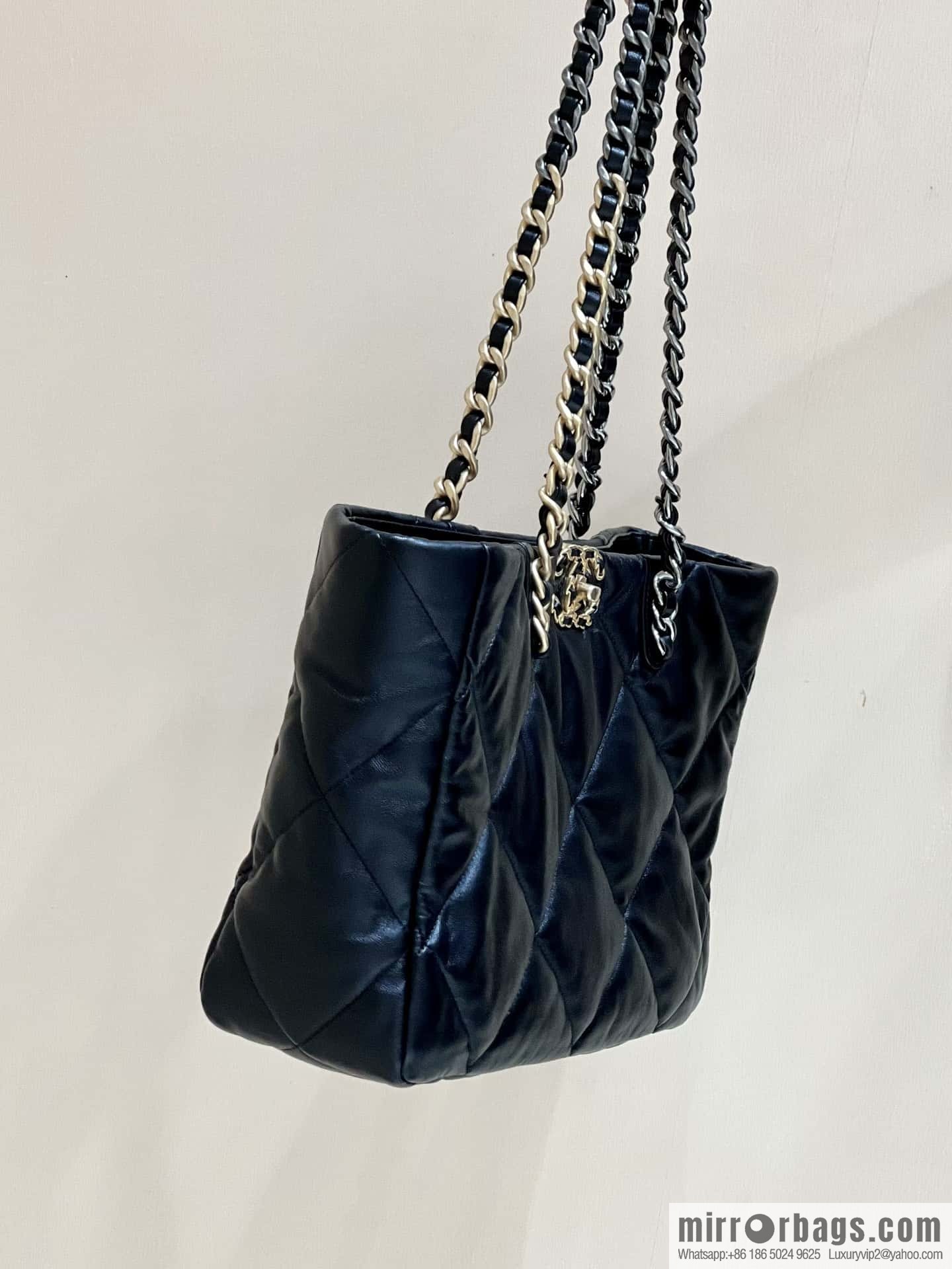 CHANEL 22k autumn and winter high-end ready-to-wear series shopping bag 19 horizontal shopping bag AS3660