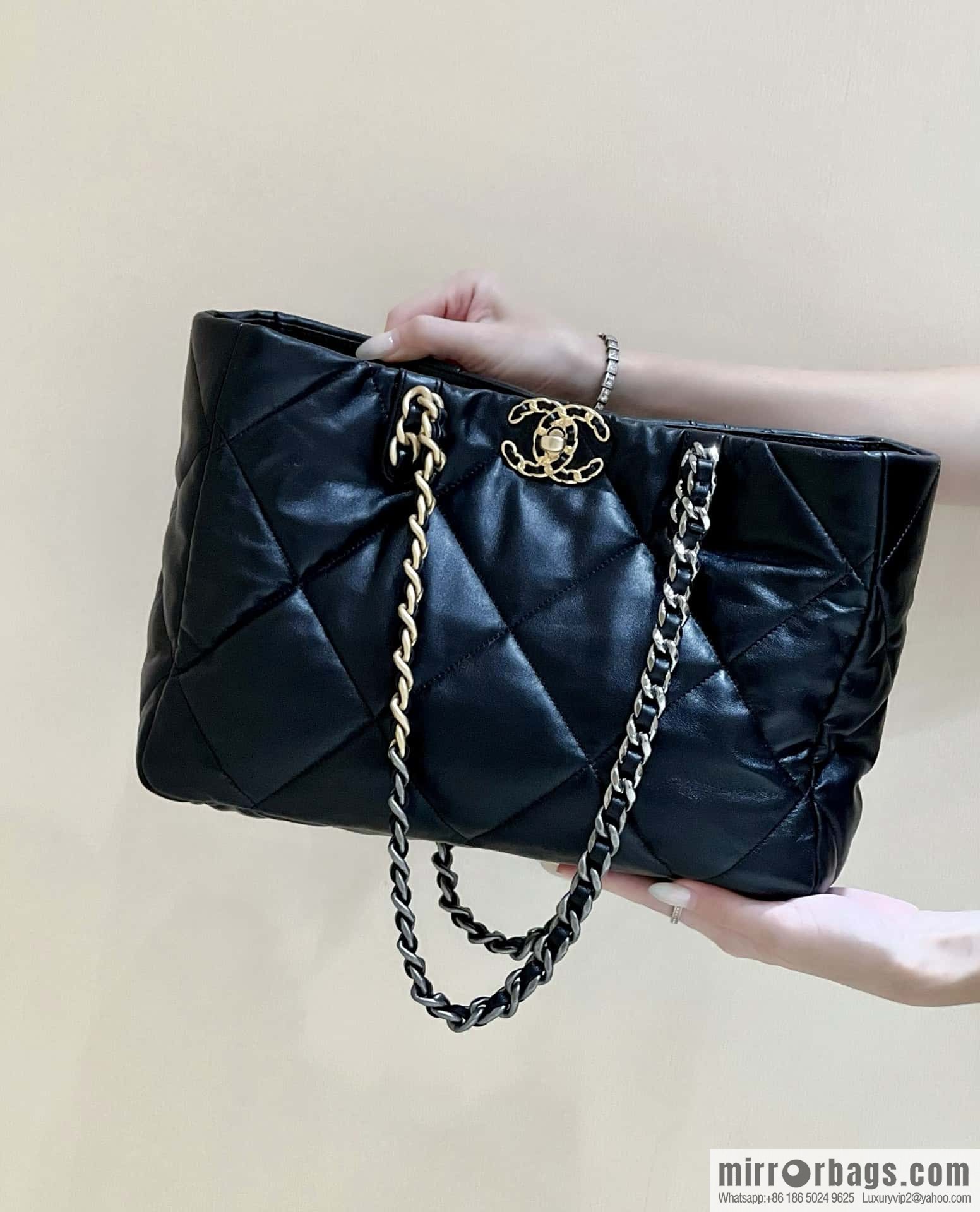 CHANEL 22k autumn and winter high-end ready-to-wear series shopping bag 19 horizontal shopping bag AS3660