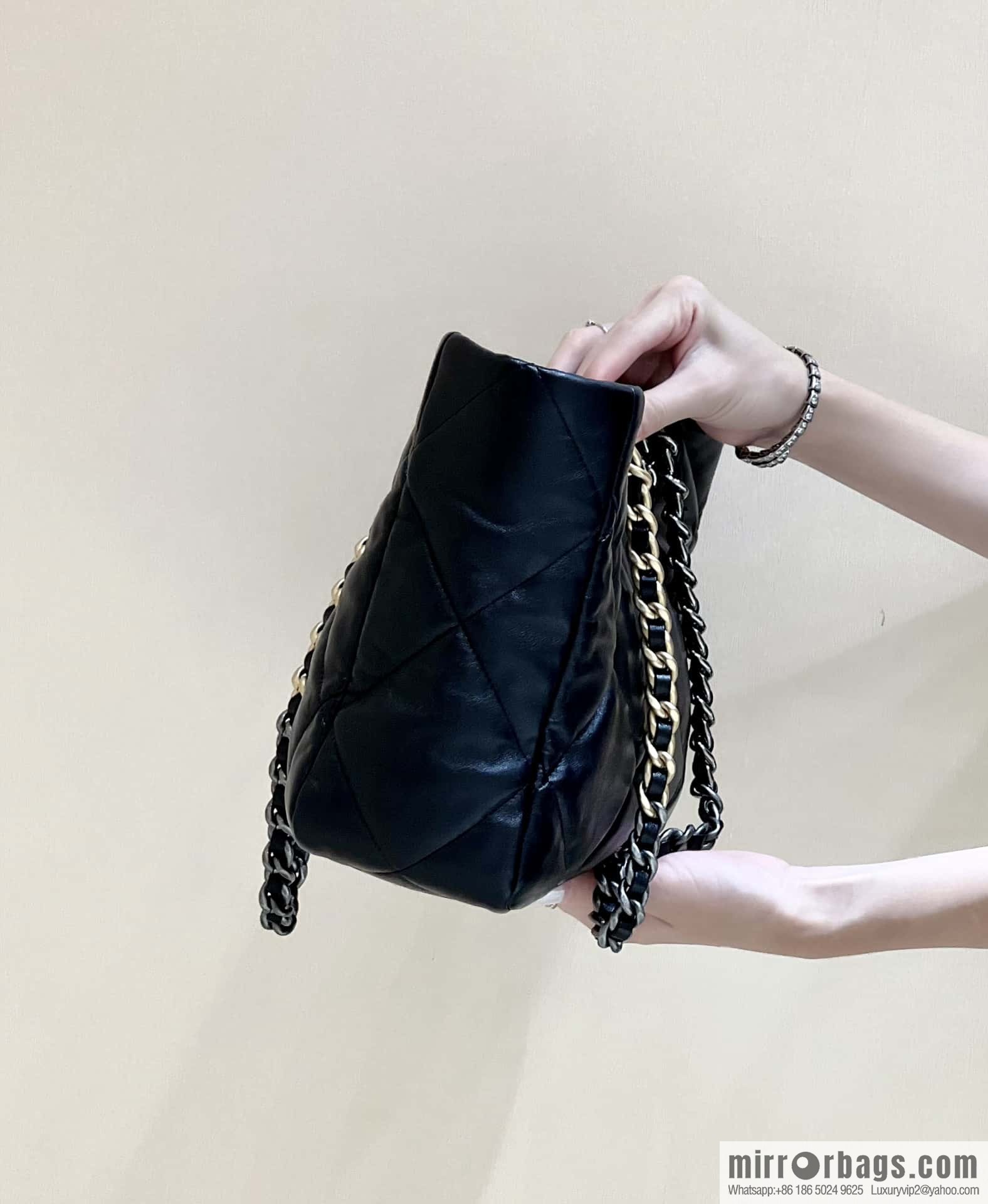 CHANEL 22k autumn and winter high-end ready-to-wear series shopping bag 19 horizontal shopping bag AS3660