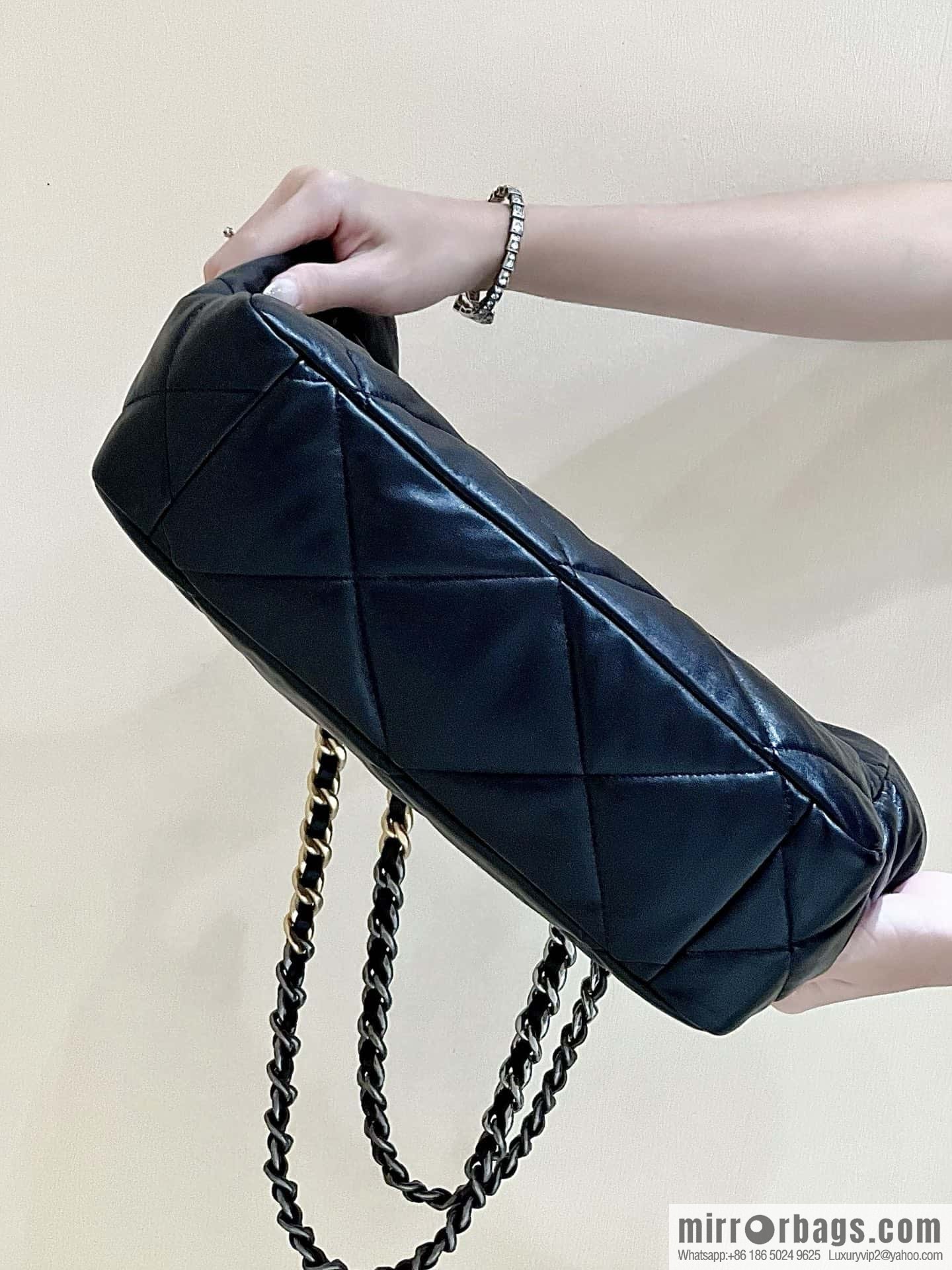 CHANEL 22k autumn and winter high-end ready-to-wear series shopping bag 19 horizontal shopping bag AS3660