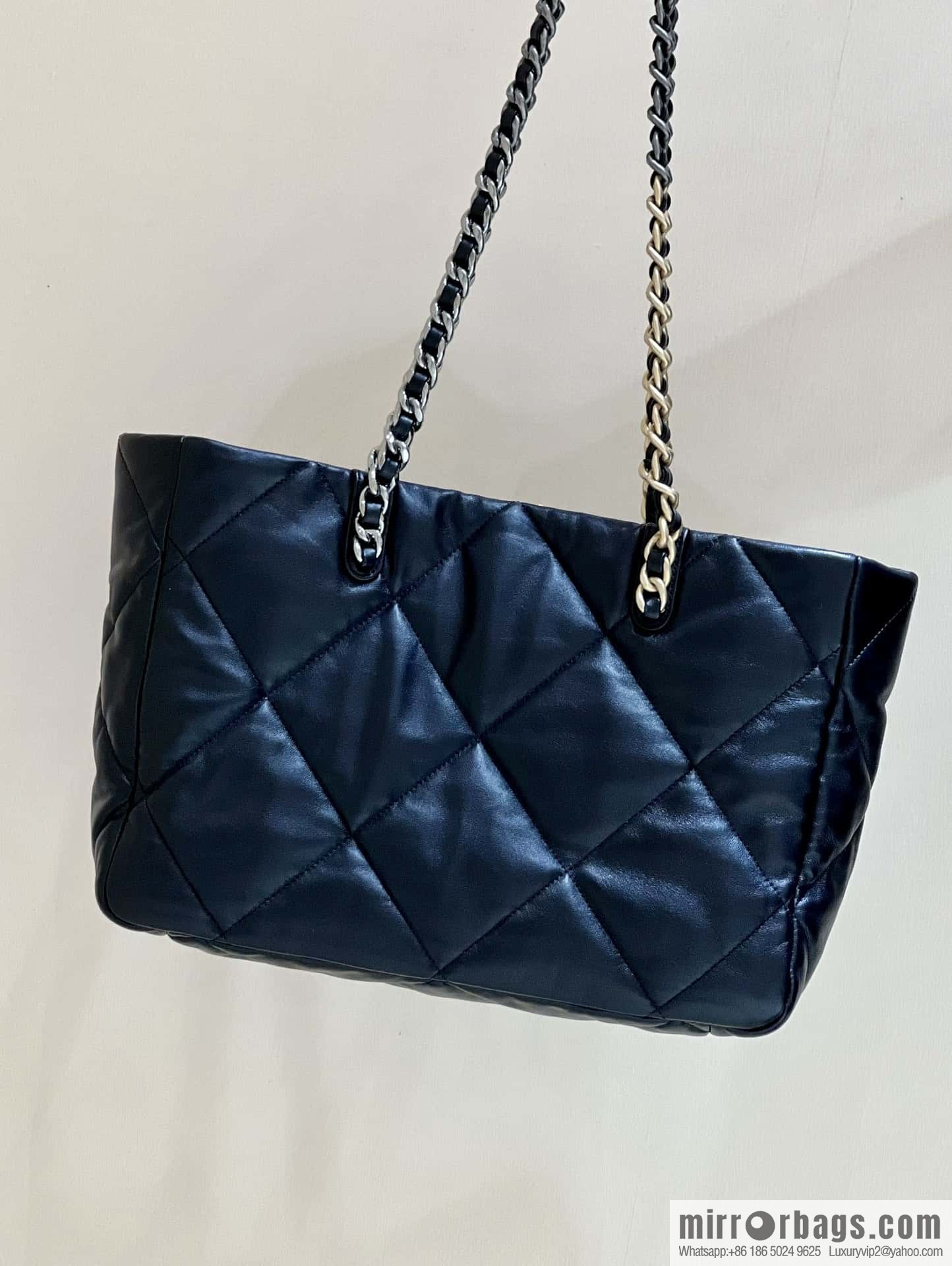 CHANEL 22k autumn and winter high-end ready-to-wear series shopping bag 19 horizontal shopping bag AS3660