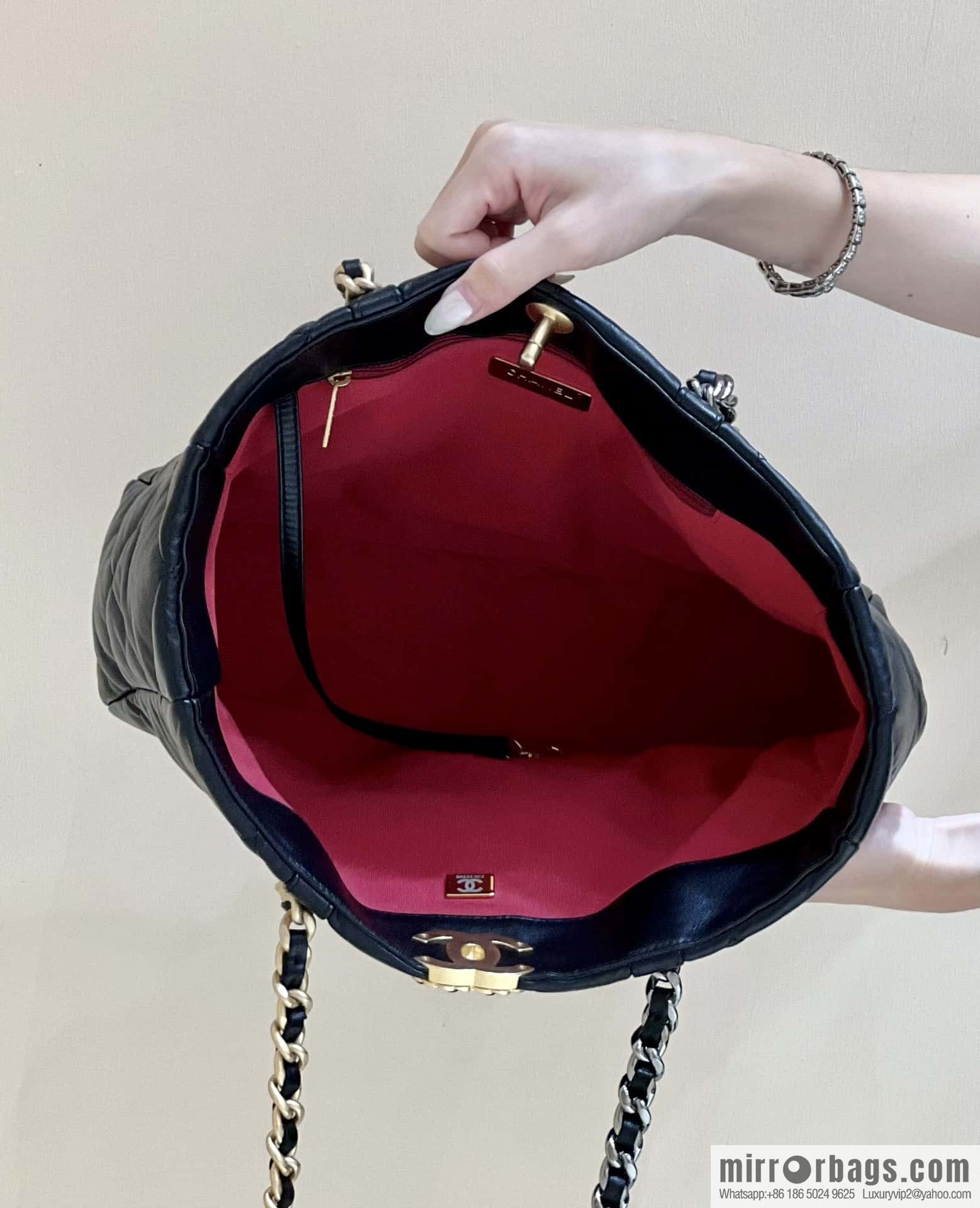 CHANEL 22k autumn and winter high-end ready-to-wear series shopping bag 19 horizontal shopping bag AS3660