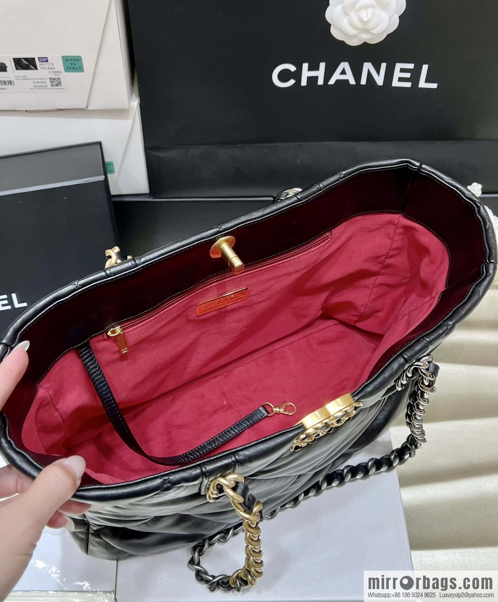 CHANEL 22k autumn and winter high-end ready-to-wear series shopping bag 19 horizontal shopping bag AS3660