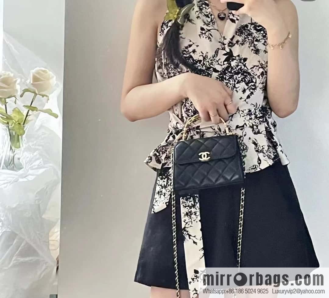 CHANEL 22b autumn and winter new trailer series Kelly enamel handle bag AP2945