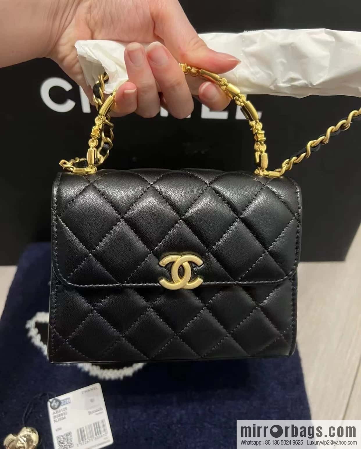 CHANEL 22b autumn and winter new trailer series Kelly enamel handle bag AP2945