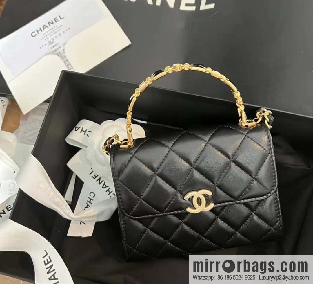 CHANEL 22b autumn and winter new trailer series Kelly enamel handle bag AP2945