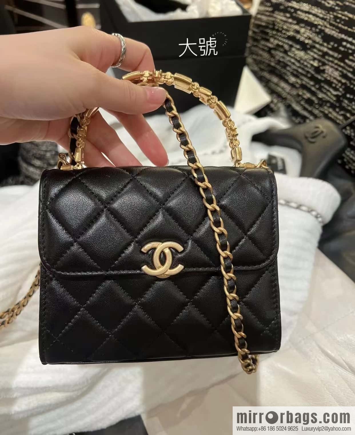 CHANEL 22b autumn and winter new trailer series Kelly enamel handle bag AP2945