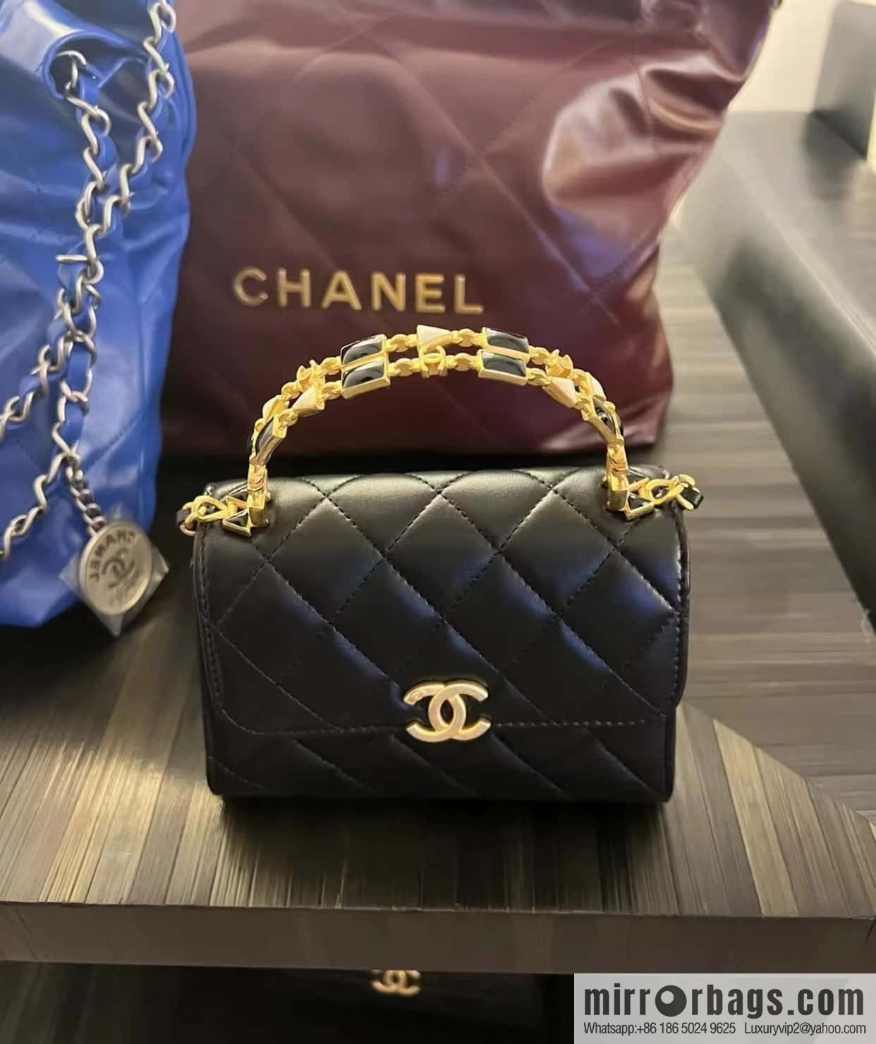CHANEL 22b autumn and winter new trailer series Kelly enamel handle bag AP2945