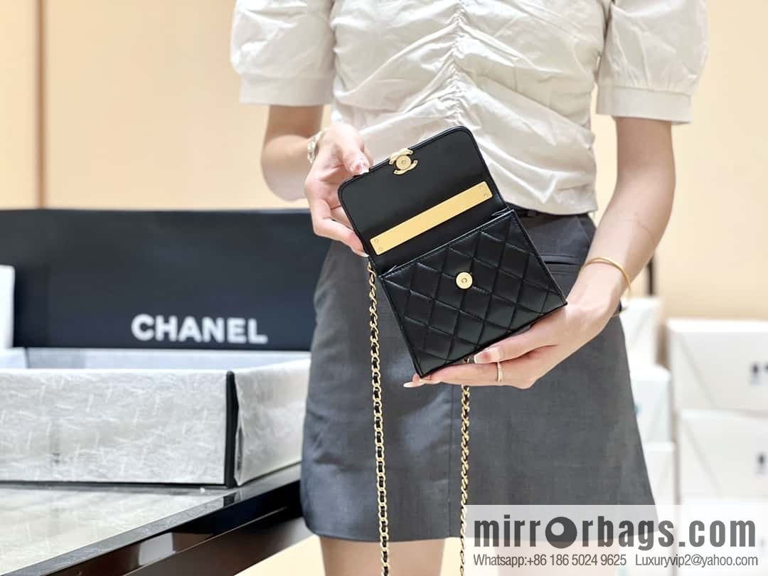 CHANEL 22b autumn and winter new trailer series Kelly enamel handle bag AP2945