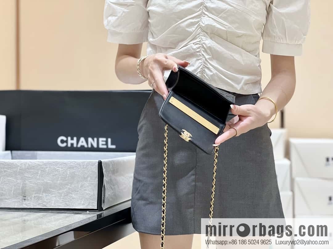 CHANEL 22b autumn and winter new trailer series Kelly enamel handle bag AP2945