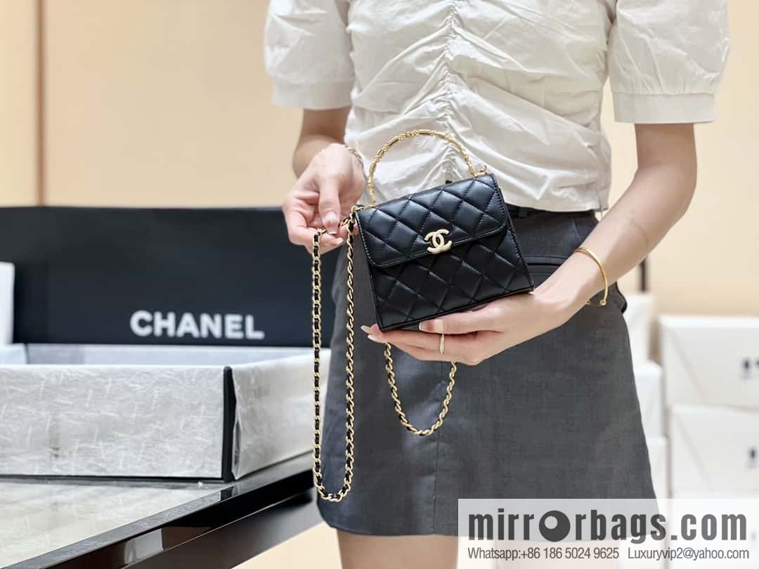 CHANEL 22b autumn and winter new trailer series Kelly enamel handle bag AP2945