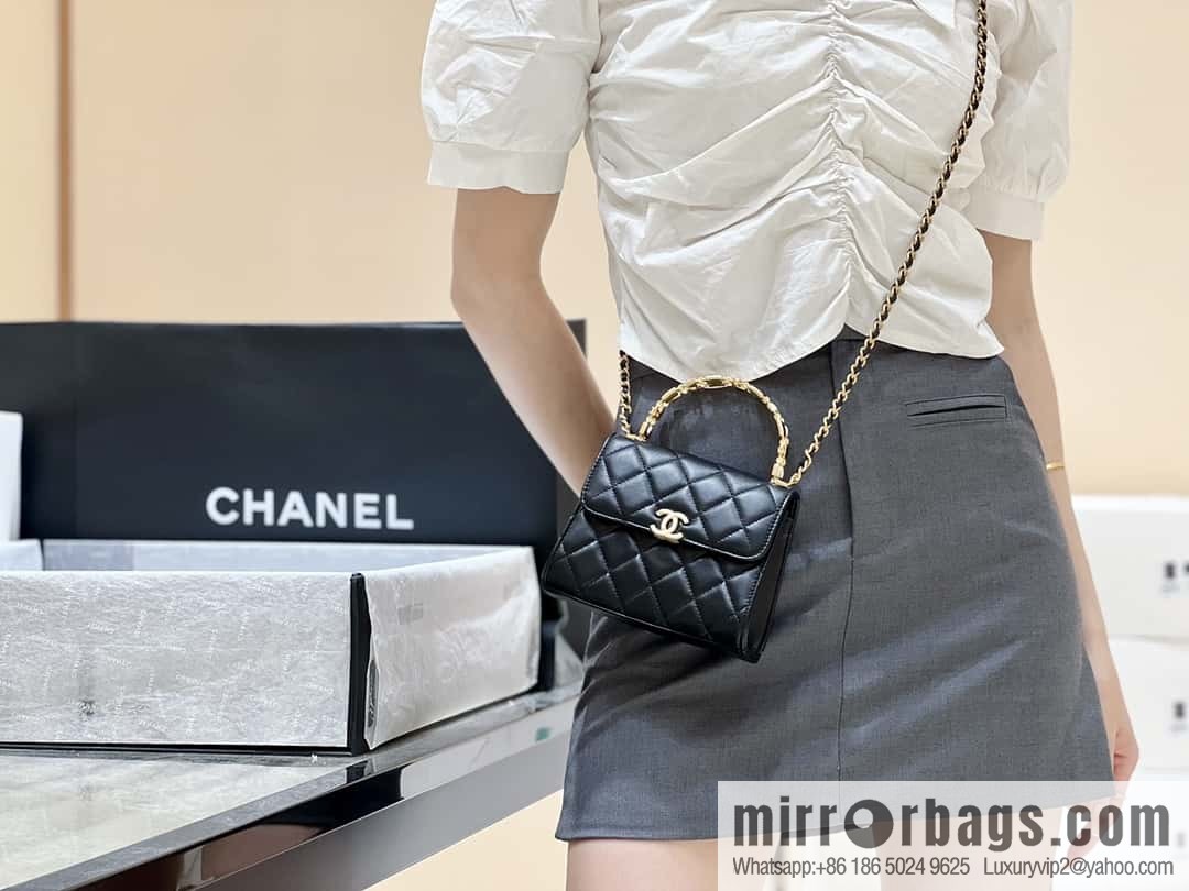 CHANEL 22b autumn and winter new trailer series Kelly enamel handle bag AP2945