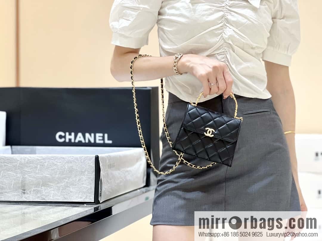CHANEL 22b autumn and winter new trailer series Kelly enamel handle bag AP2945