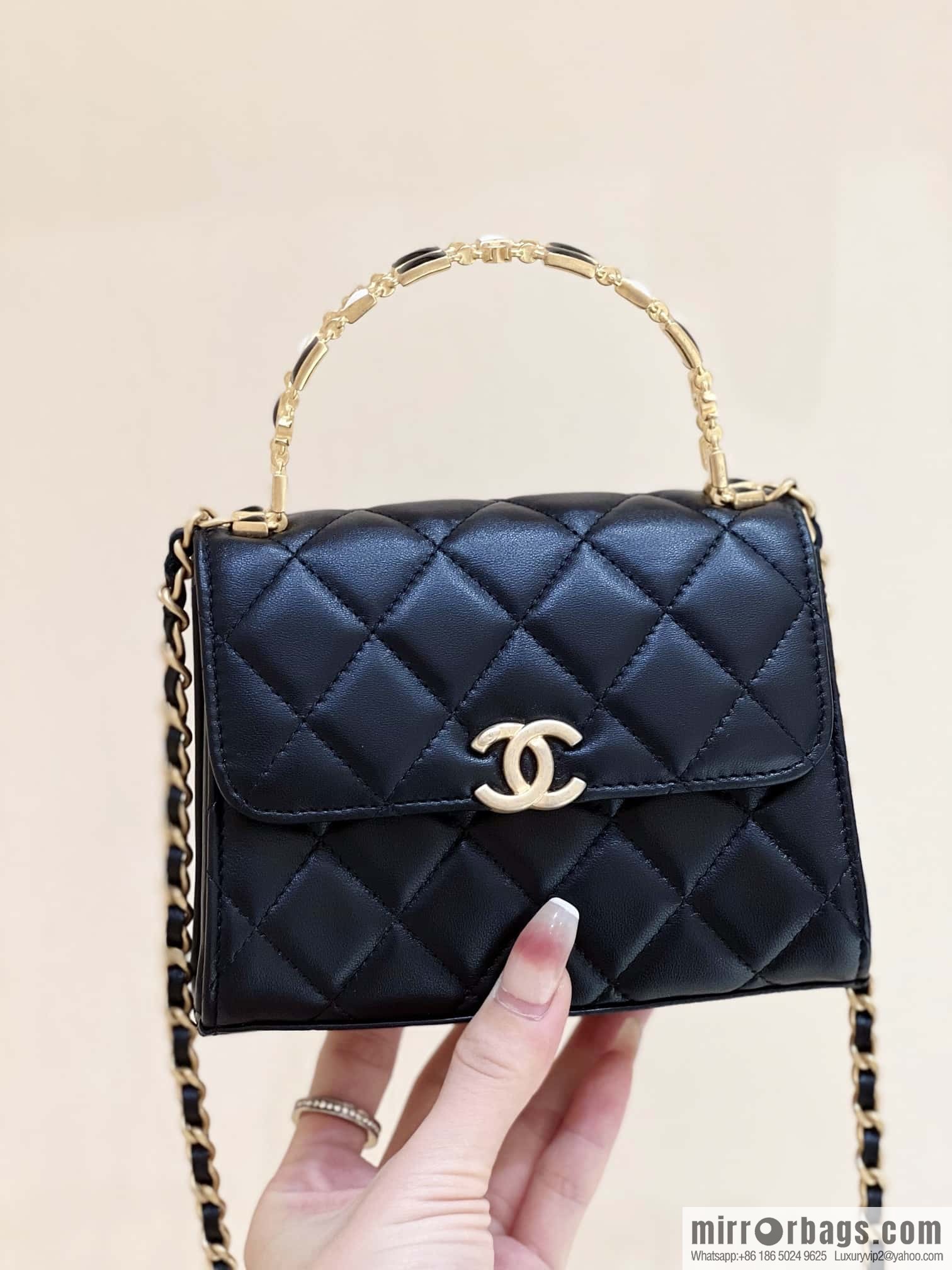 CHANEL 22b autumn and winter new trailer series Kelly enamel handle bag AP2945