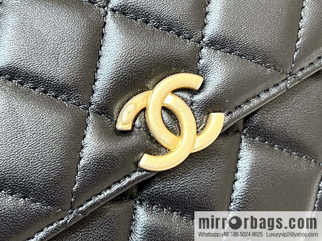 CHANEL 22b autumn and winter new trailer series Kelly enamel handle bag AP2945