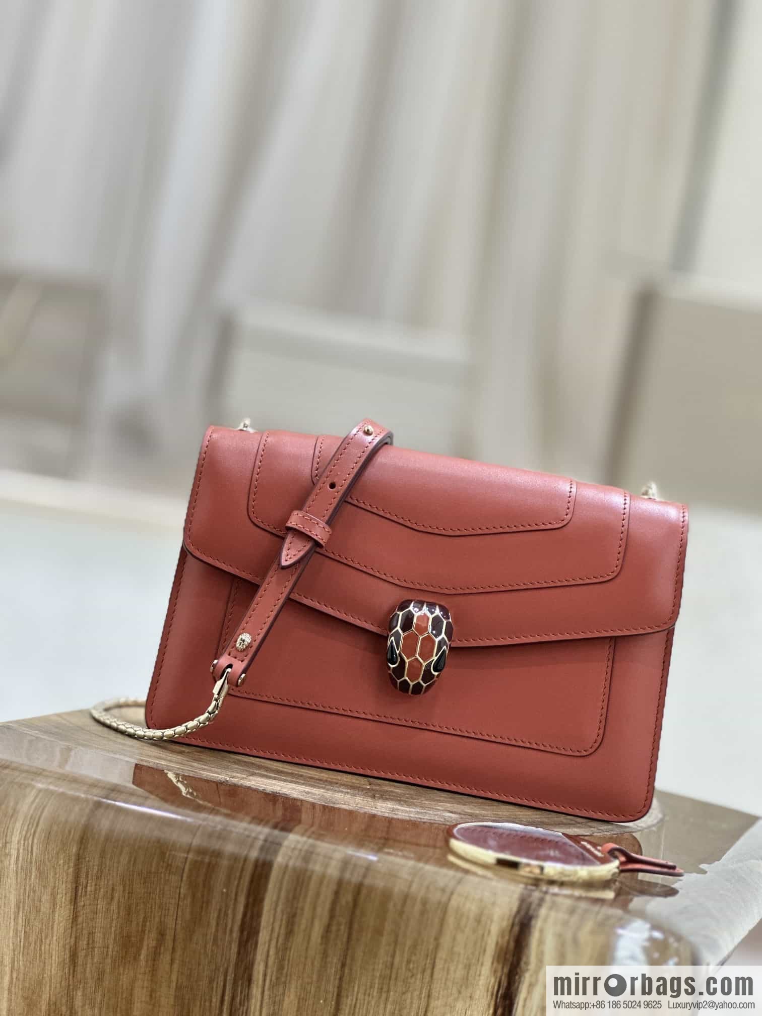 𝘽𝙑𝙇𝙂𝘼𝙍𝙄𝙎𝙀𝙍𝙋𝙀𝙉𝙏𝙄𝙁𝙊𝙍𝙀𝙑𝙀𝙍 counter hot-selling series Serpenti Forever exquisite crossbody bag Model: 38102