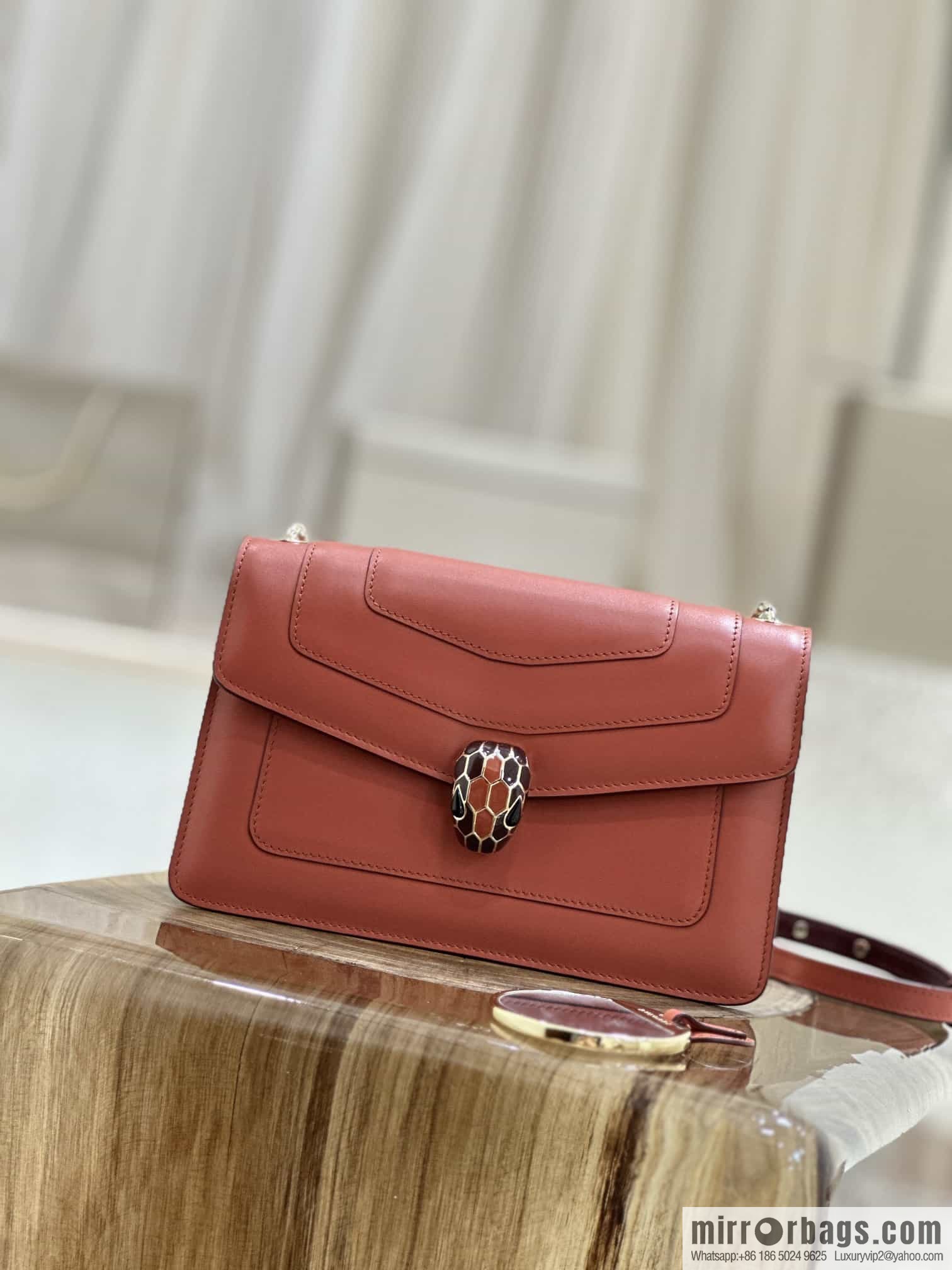 𝘽𝙑𝙇𝙂𝘼𝙍𝙄𝙎𝙀𝙍𝙋𝙀𝙉𝙏𝙄𝙁𝙊𝙍𝙀𝙑𝙀𝙍 counter hot-selling series Serpenti Forever exquisite crossbody bag Model: 38102