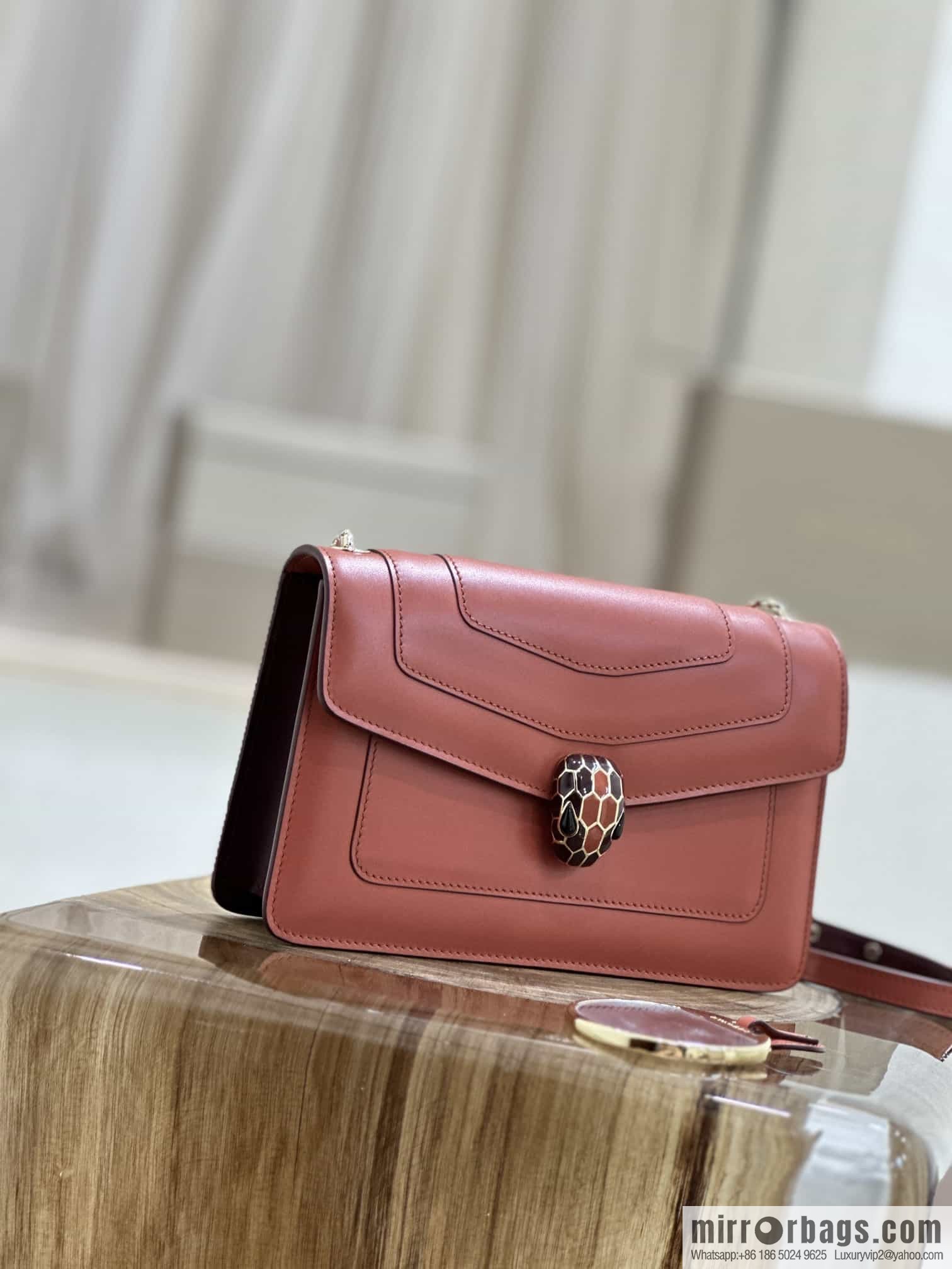 𝘽𝙑𝙇𝙂𝘼𝙍𝙄𝙎𝙀𝙍𝙋𝙀𝙉𝙏𝙄𝙁𝙊𝙍𝙀𝙑𝙀𝙍 counter hot-selling series Serpenti Forever exquisite crossbody bag Model: 38102