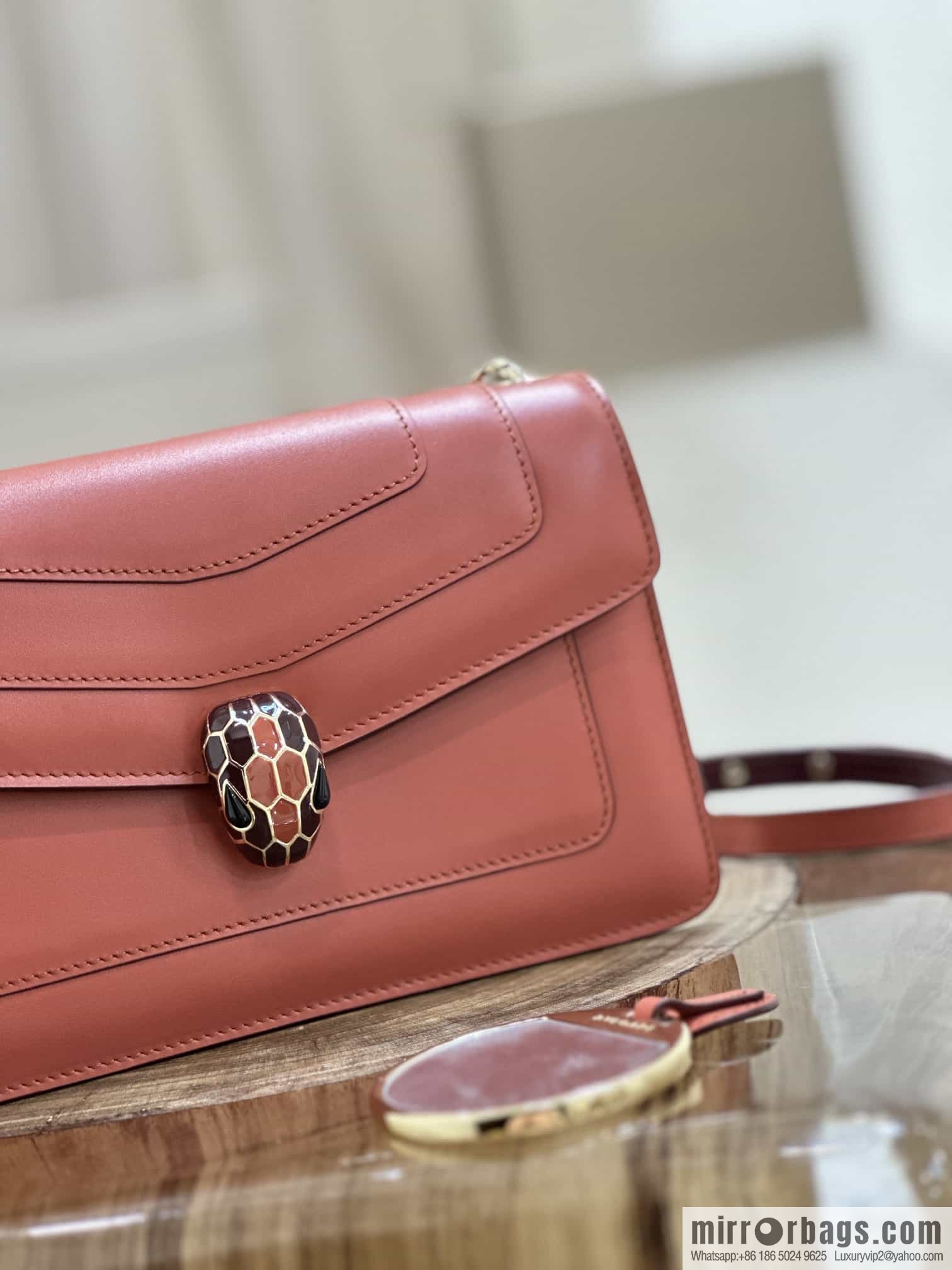 𝘽𝙑𝙇𝙂𝘼𝙍𝙄𝙎𝙀𝙍𝙋𝙀𝙉𝙏𝙄𝙁𝙊𝙍𝙀𝙑𝙀𝙍 counter hot-selling series Serpenti Forever exquisite crossbody bag Model: 38102