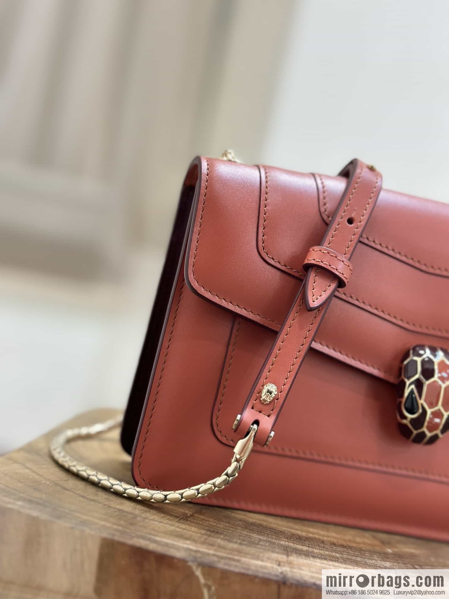 𝘽𝙑𝙇𝙂𝘼𝙍𝙄𝙎𝙀𝙍𝙋𝙀𝙉𝙏𝙄𝙁𝙊𝙍𝙀𝙑𝙀𝙍 counter hot-selling series Serpenti Forever exquisite crossbody bag Model: 38102