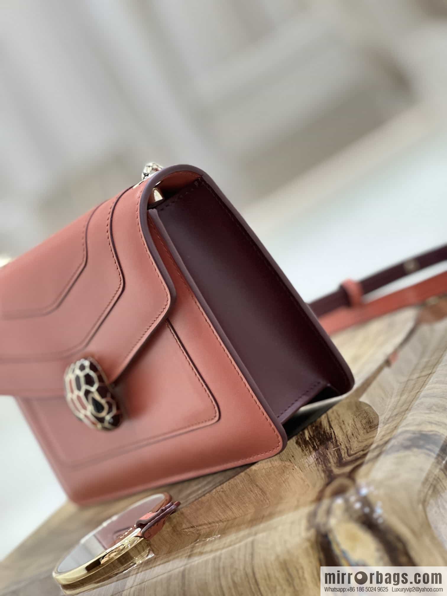 𝘽𝙑𝙇𝙂𝘼𝙍𝙄𝙎𝙀𝙍𝙋𝙀𝙉𝙏𝙄𝙁𝙊𝙍𝙀𝙑𝙀𝙍 counter hot-selling series Serpenti Forever exquisite crossbody bag Model: 38102
