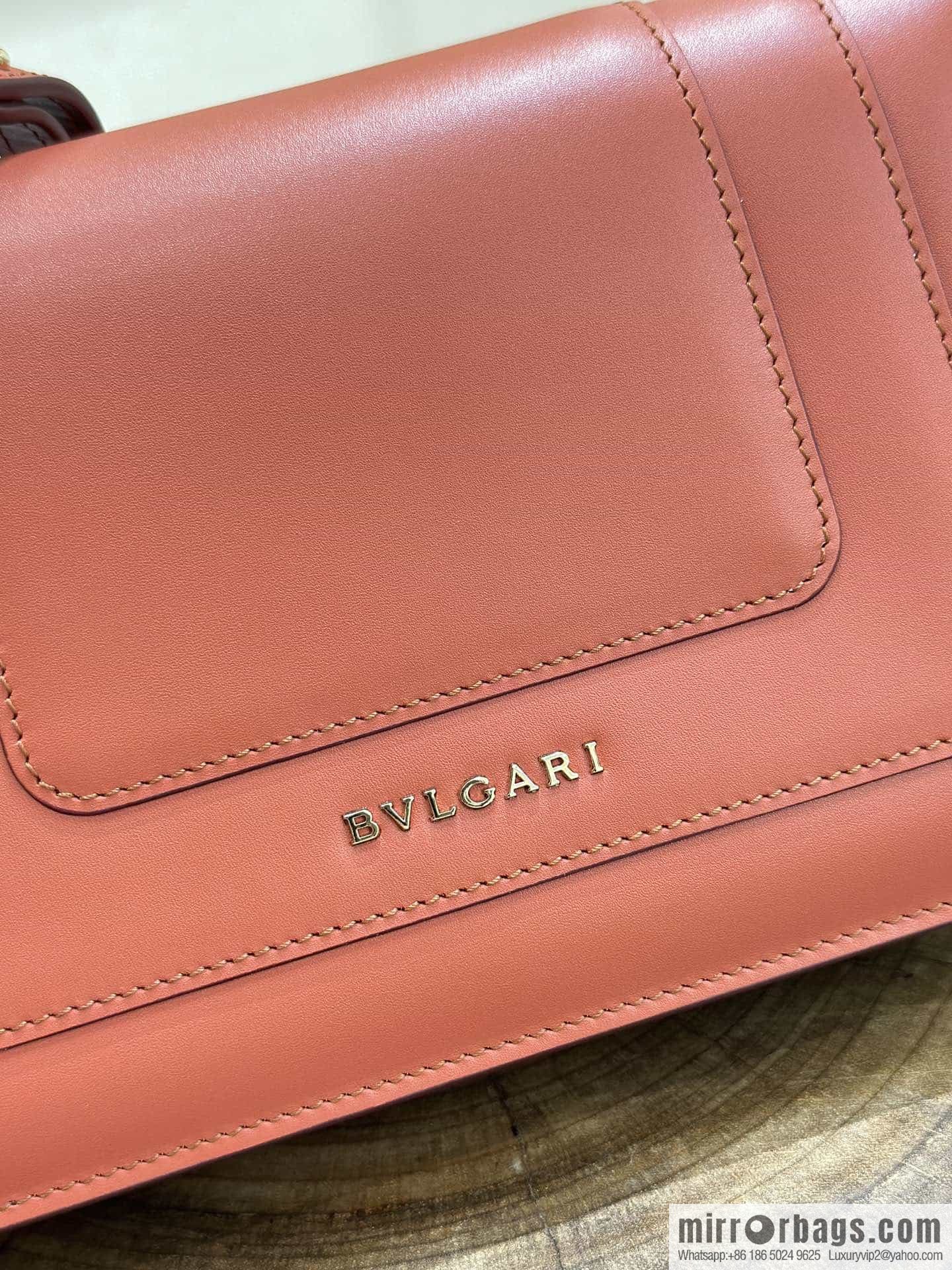 𝘽𝙑𝙇𝙂𝘼𝙍𝙄𝙎𝙀𝙍𝙋𝙀𝙉𝙏𝙄𝙁𝙊𝙍𝙀𝙑𝙀𝙍 counter hot-selling series Serpenti Forever exquisite crossbody bag Model: 38102